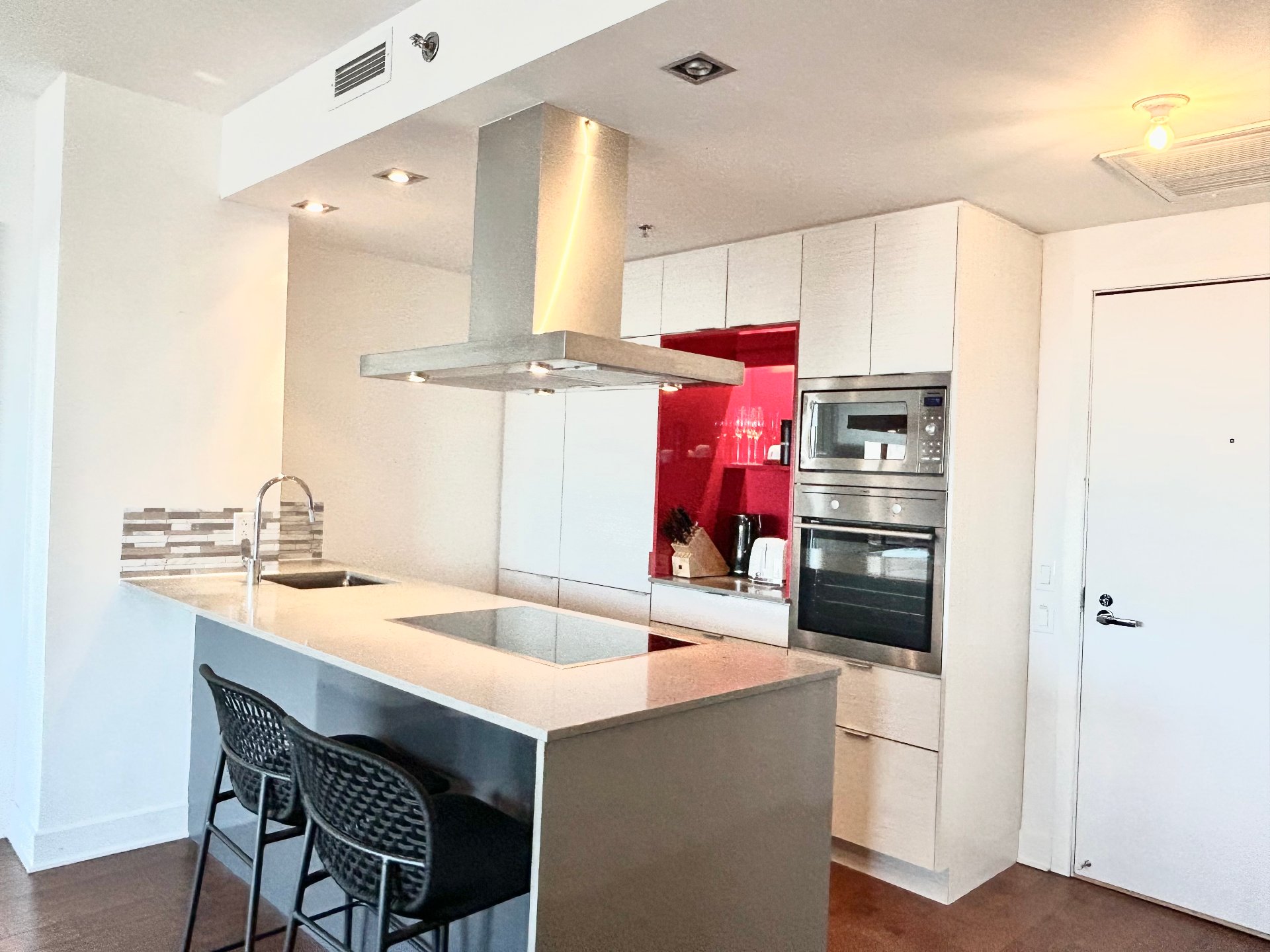 738 Rue St-Paul O. — photo 3