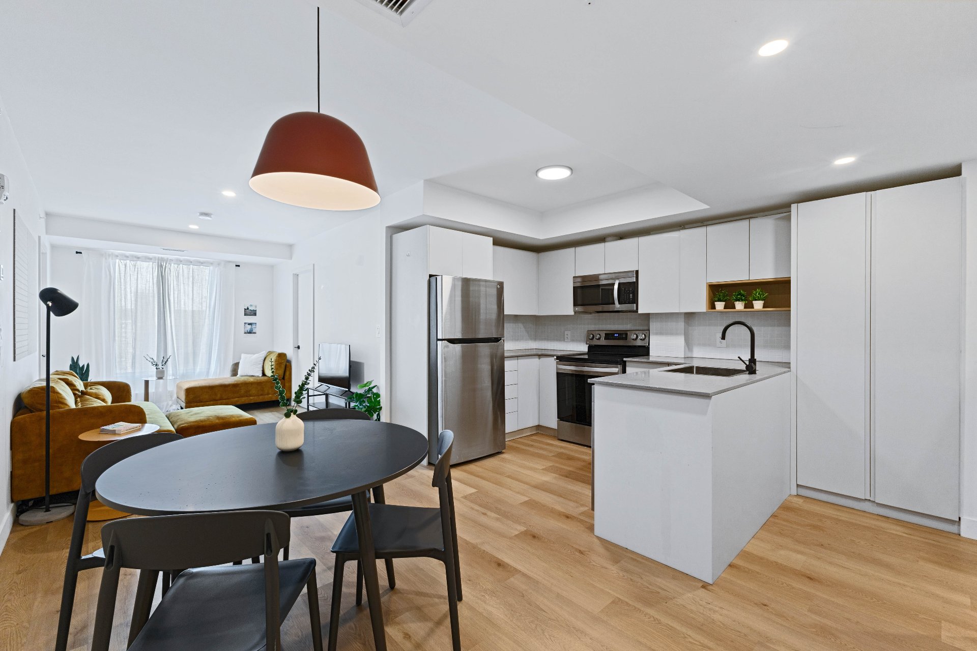 2025 Rue Peel — photo 3