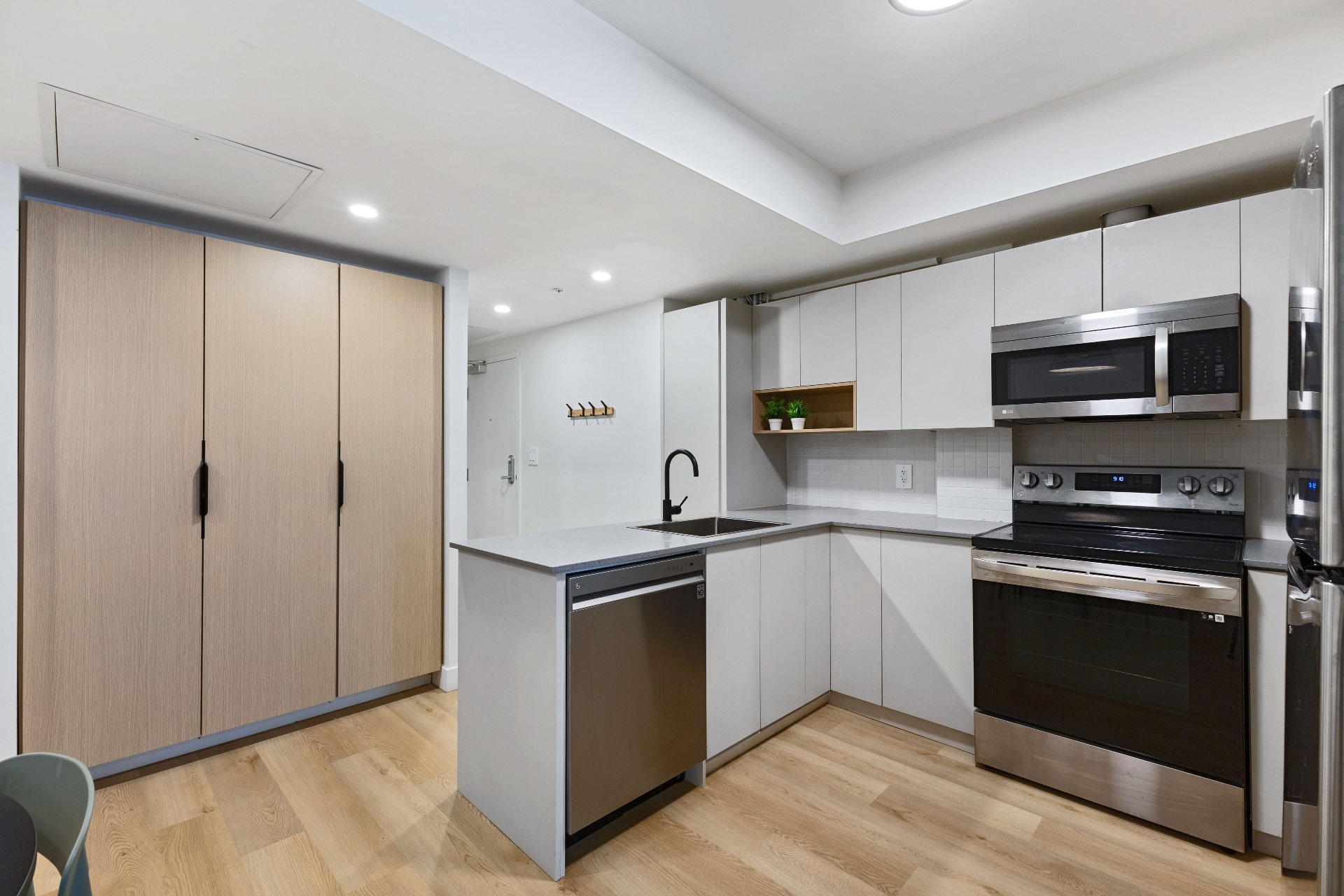2025 Rue Peel — photo 3