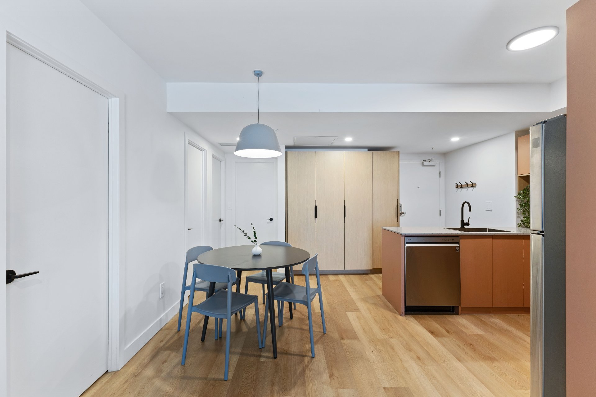 2025 Rue Peel — photo 3