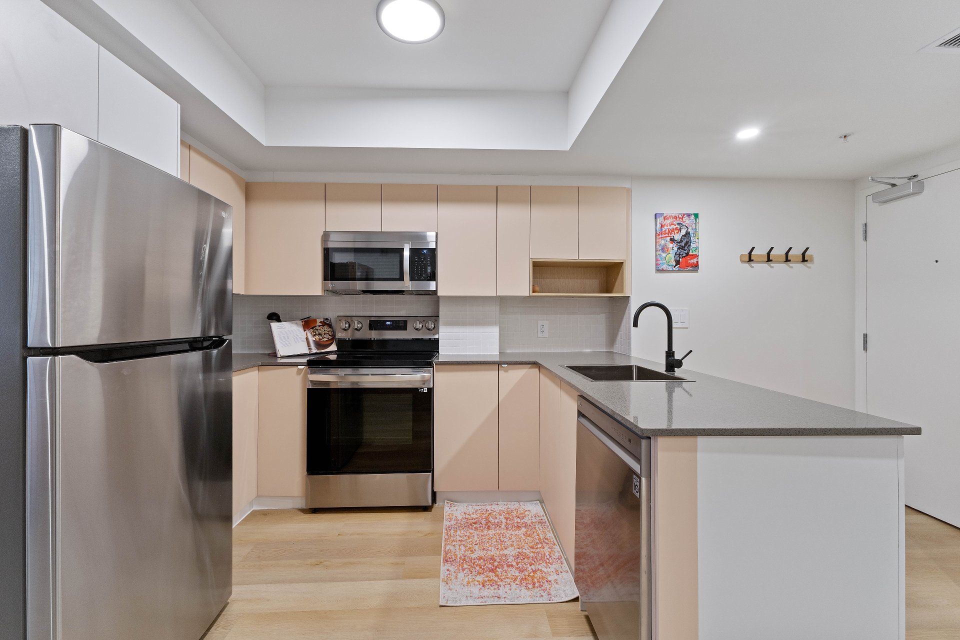 2025 Rue Peel — photo 3