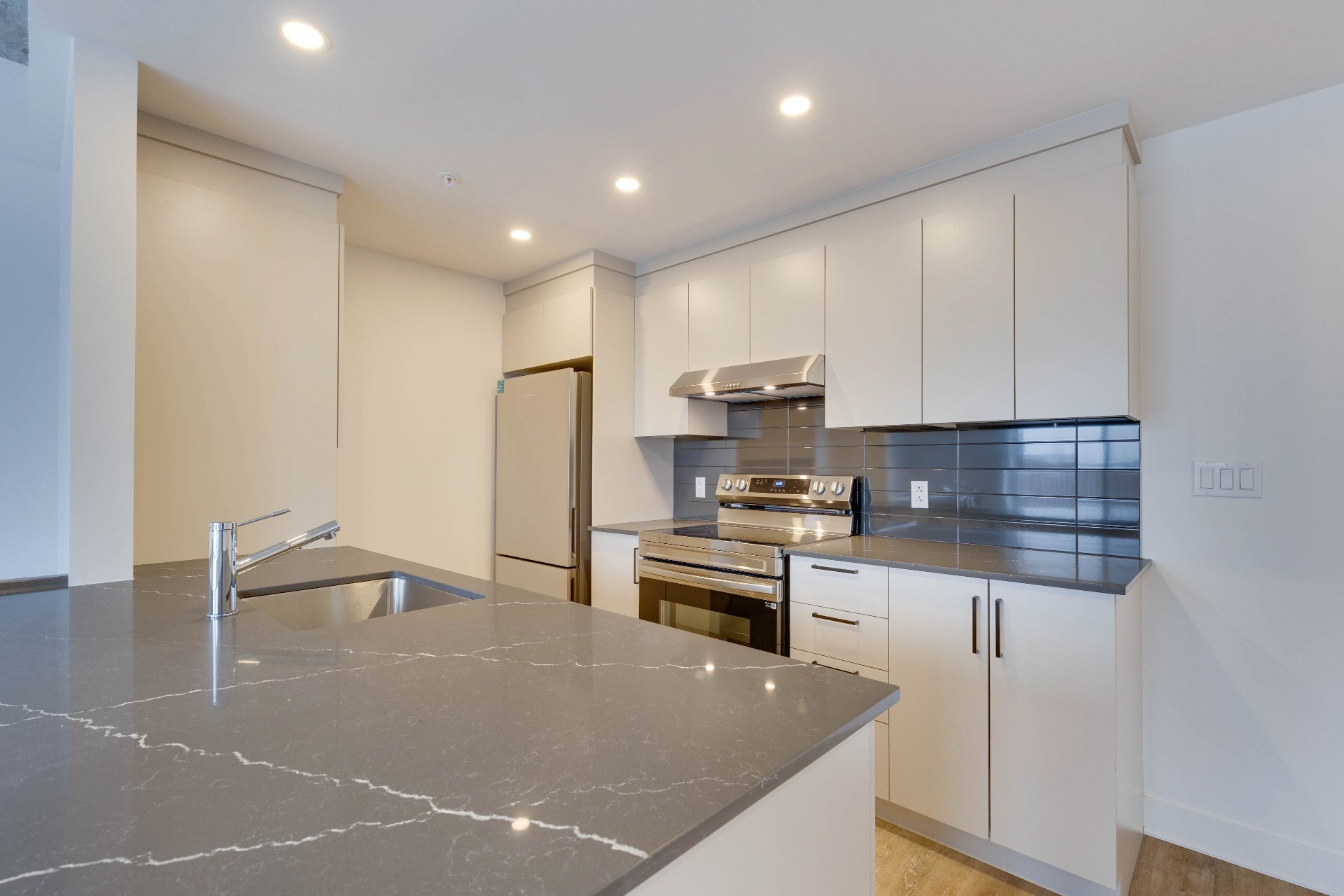 1620 Boul. de la Côte-Vertu — photo 3