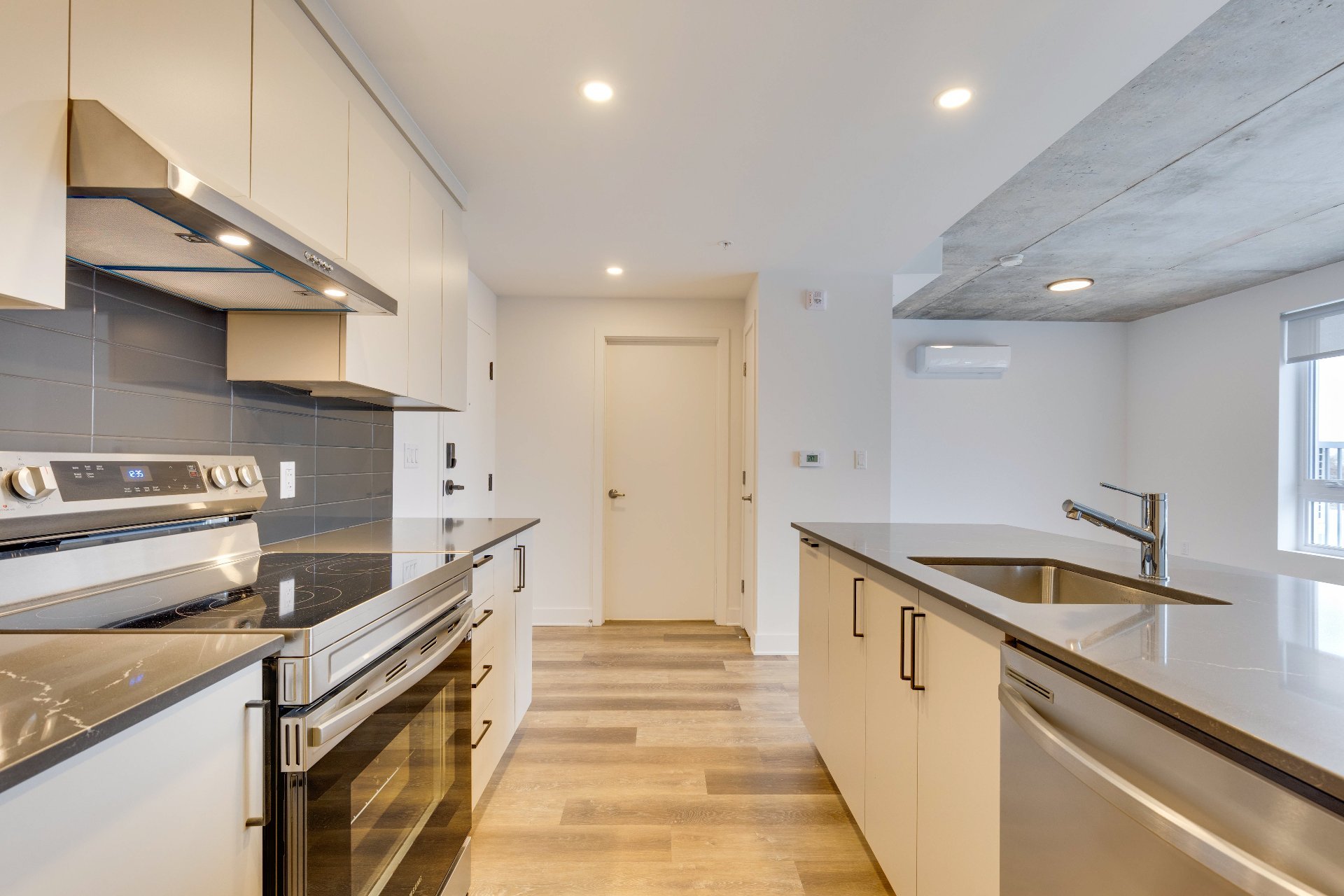 1620 Boul. de la Côte-Vertu — photo 2