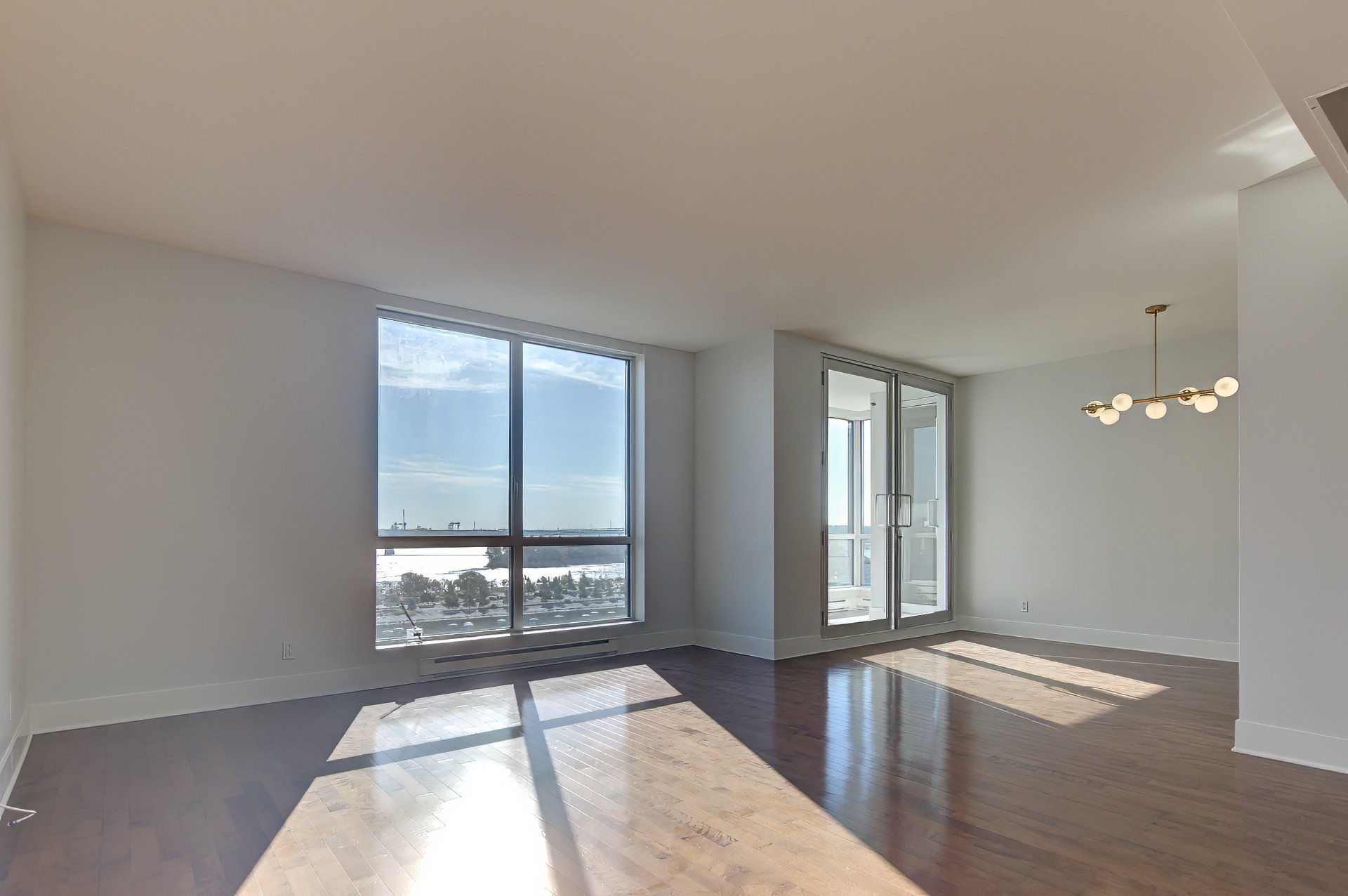 801 Rue de la Commune E. — photo 3