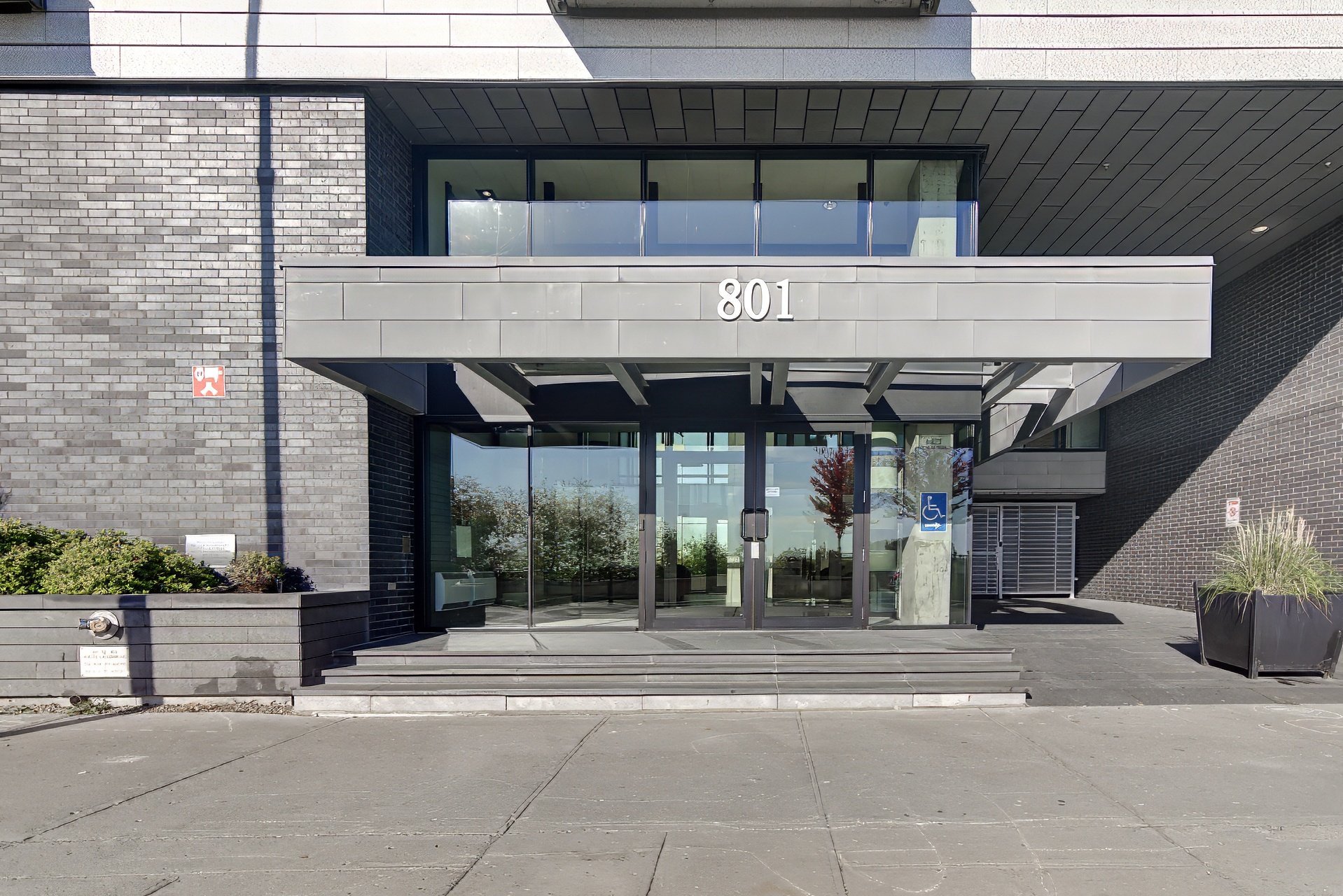 801 Rue de la Commune E. — photo 1