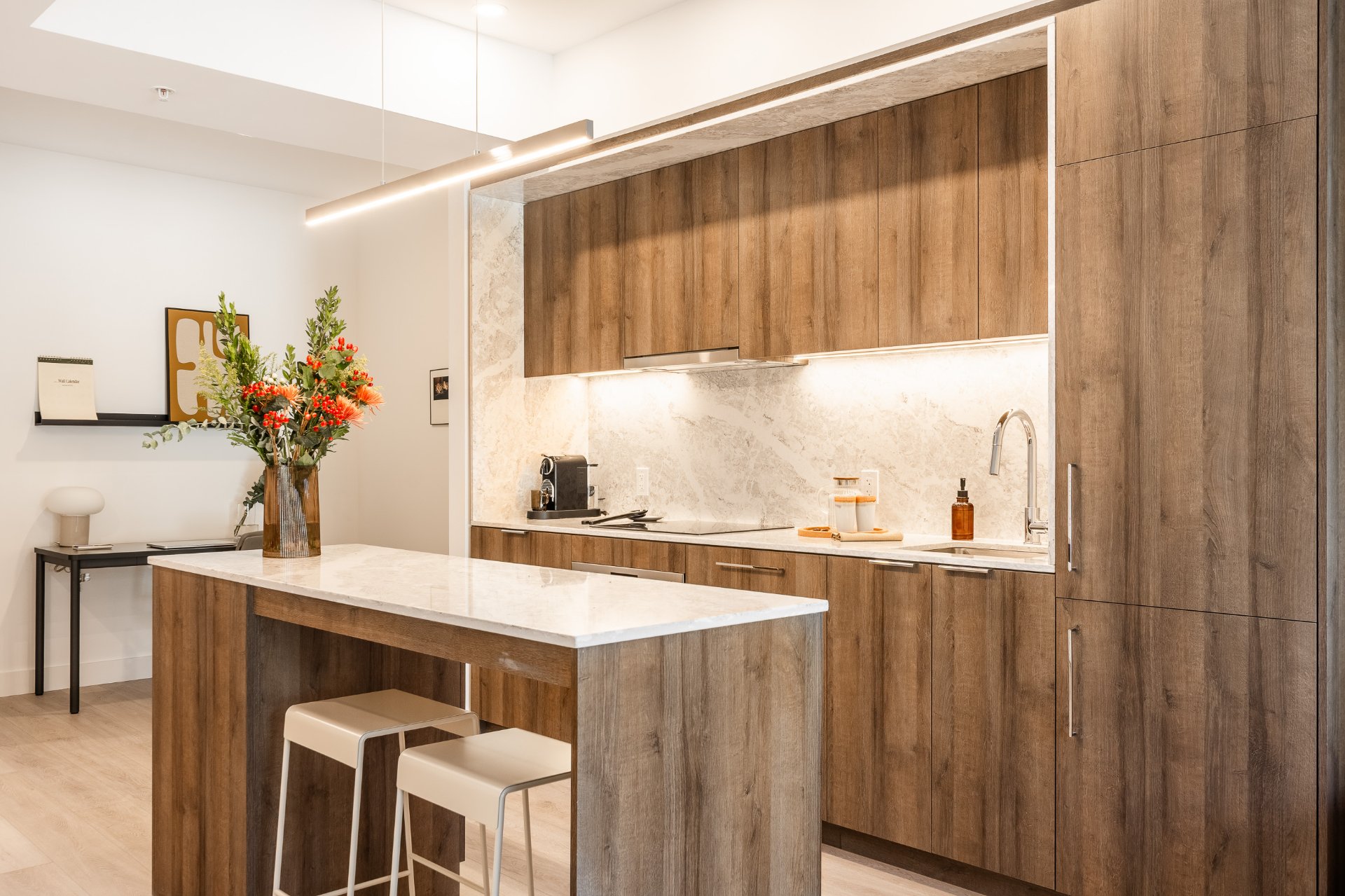 1114 Rue St-Antoine O. — photo 1
