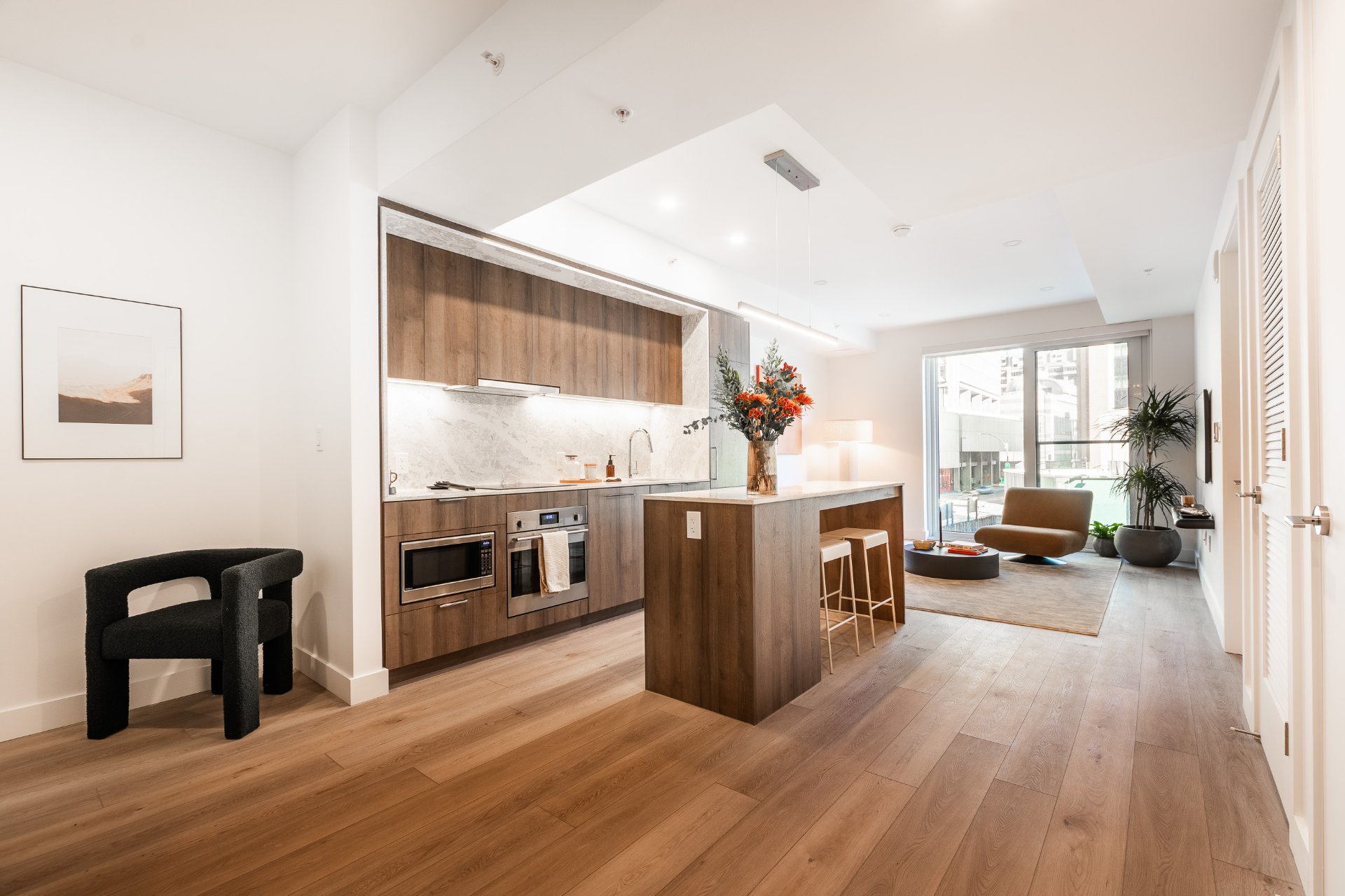 1114 Rue St-Antoine O. — photo 3