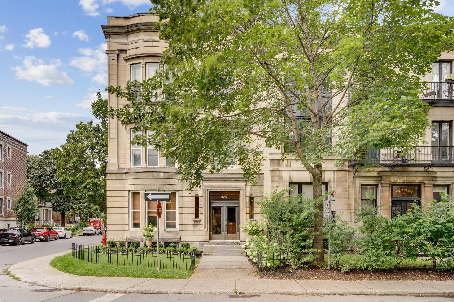 4219 Boul. De Maisonneuve O. — photo 1