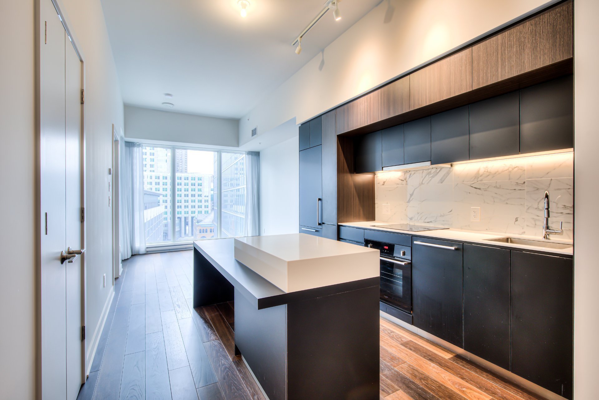 1188 Rue St-Antoine O. — photo 1