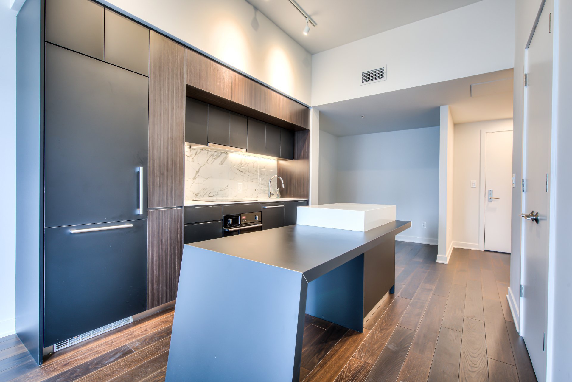 1188 Rue St-Antoine O. — photo 2
