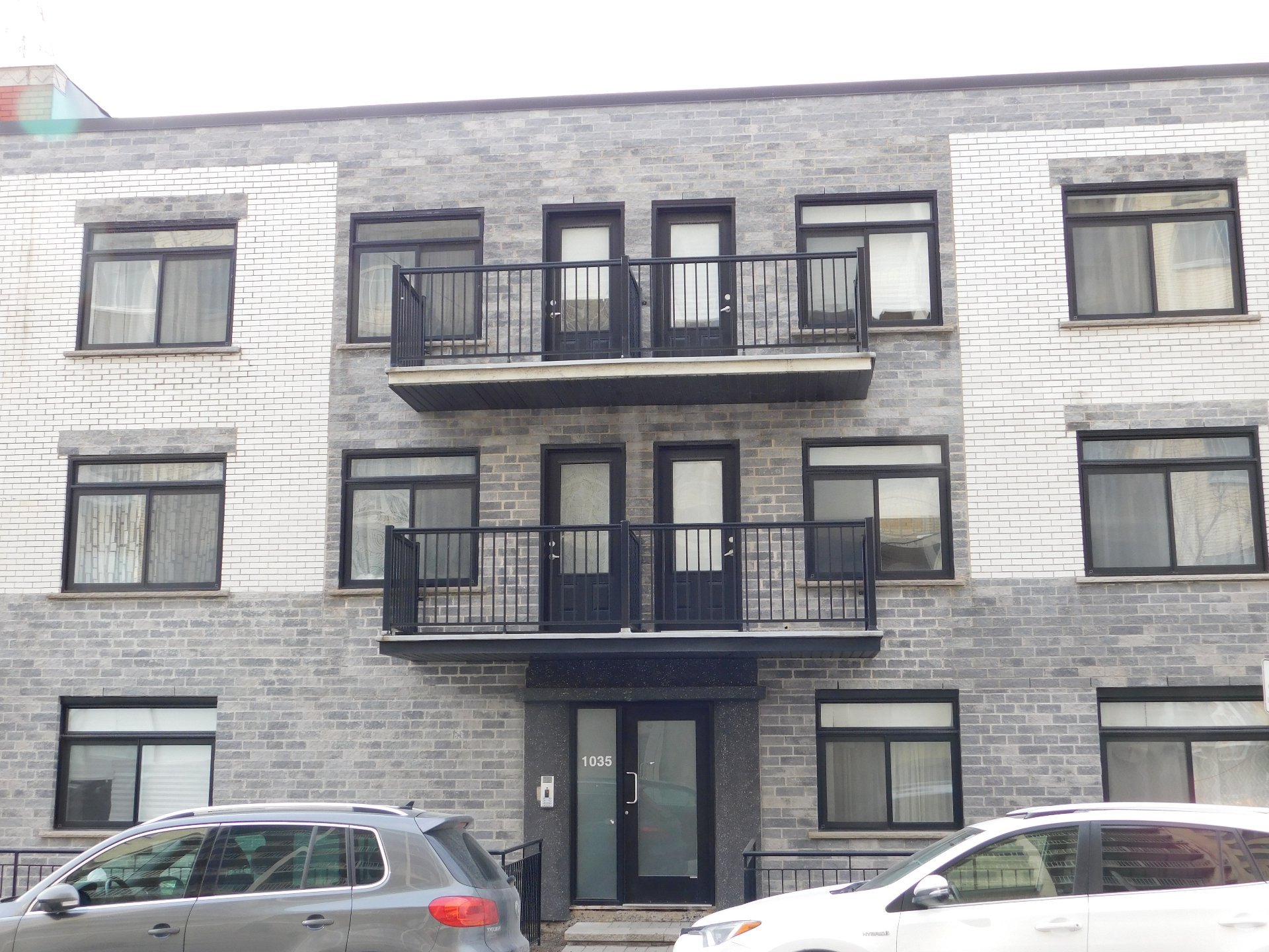 1035 Rue de Liège O. — photo 1