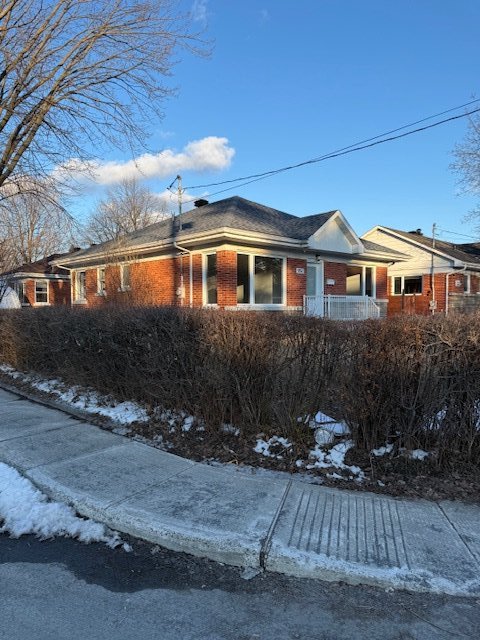 951 Av. Champagnat — photo 1