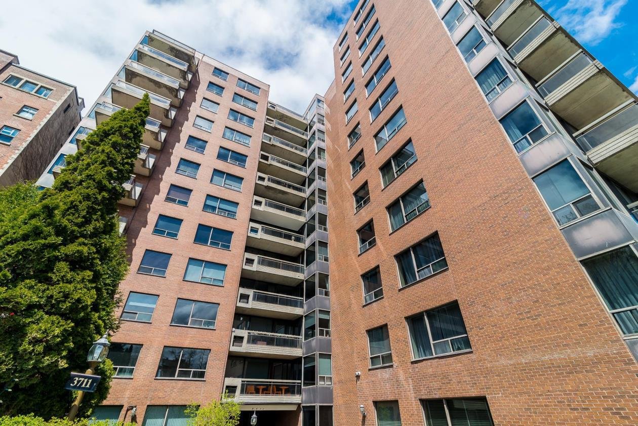 1250 Av. des Pins O. — photo 1