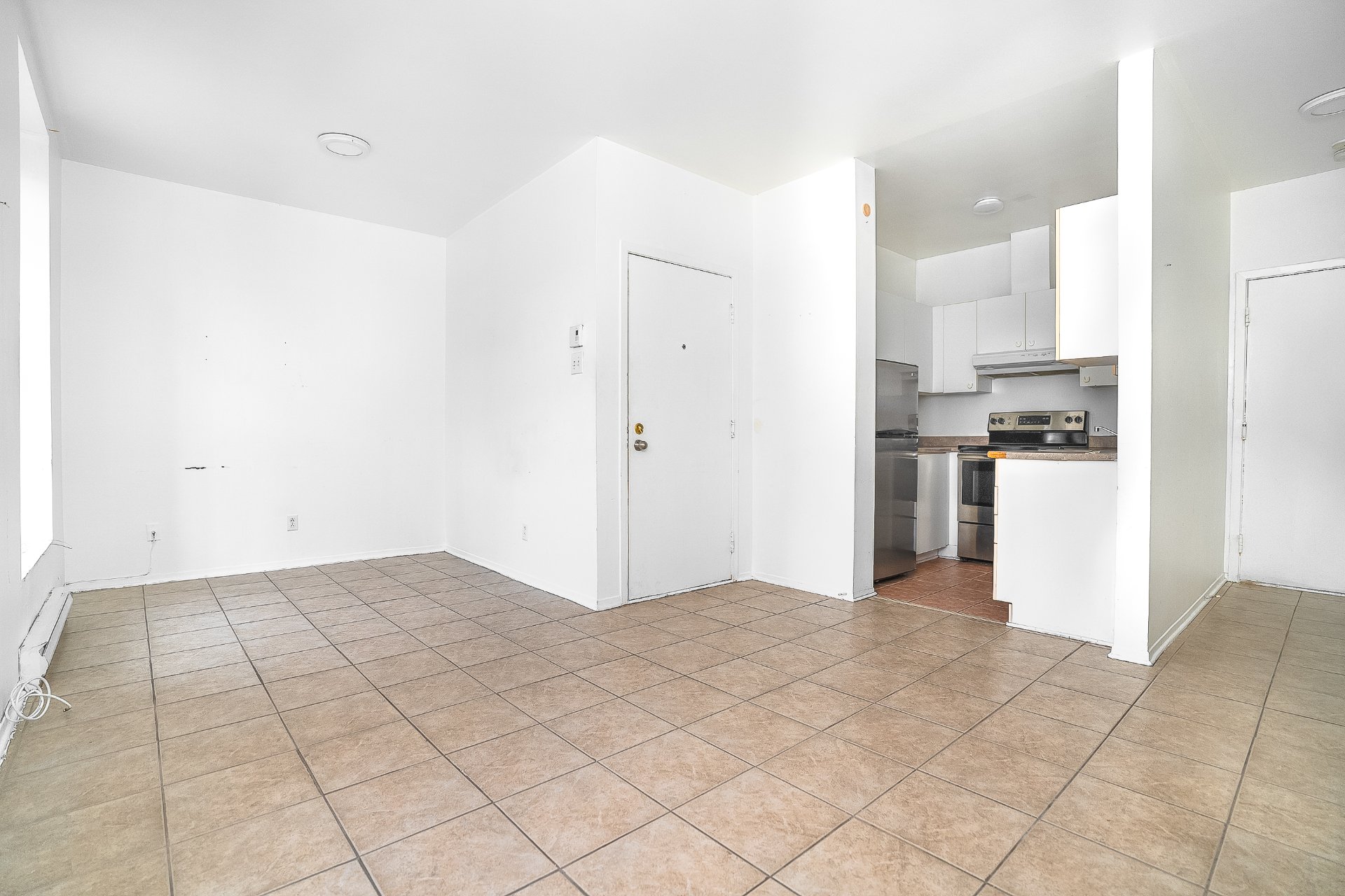 1319 Rue Ste-Catherine E. — photo 3
