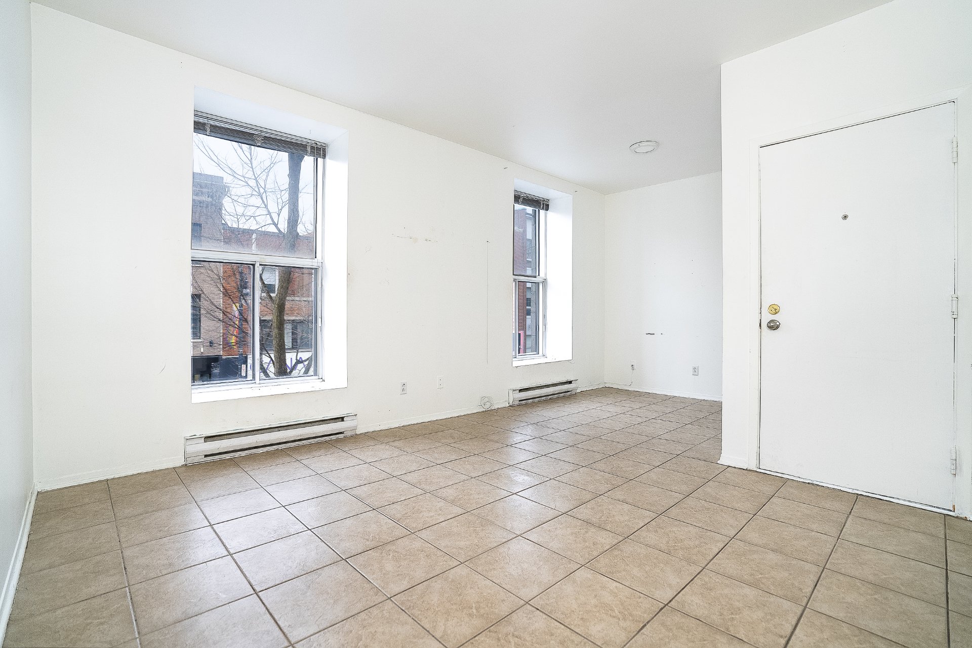 1319 Rue Ste-Catherine E. — photo 2