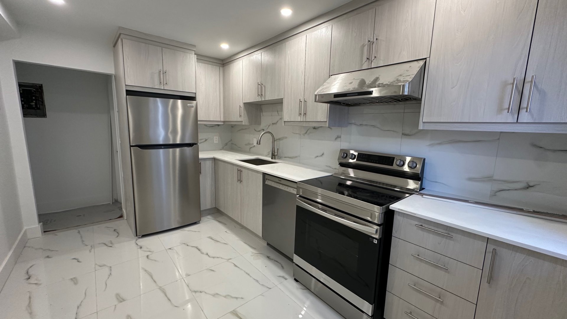 2975 Av. Barclay — photo 1