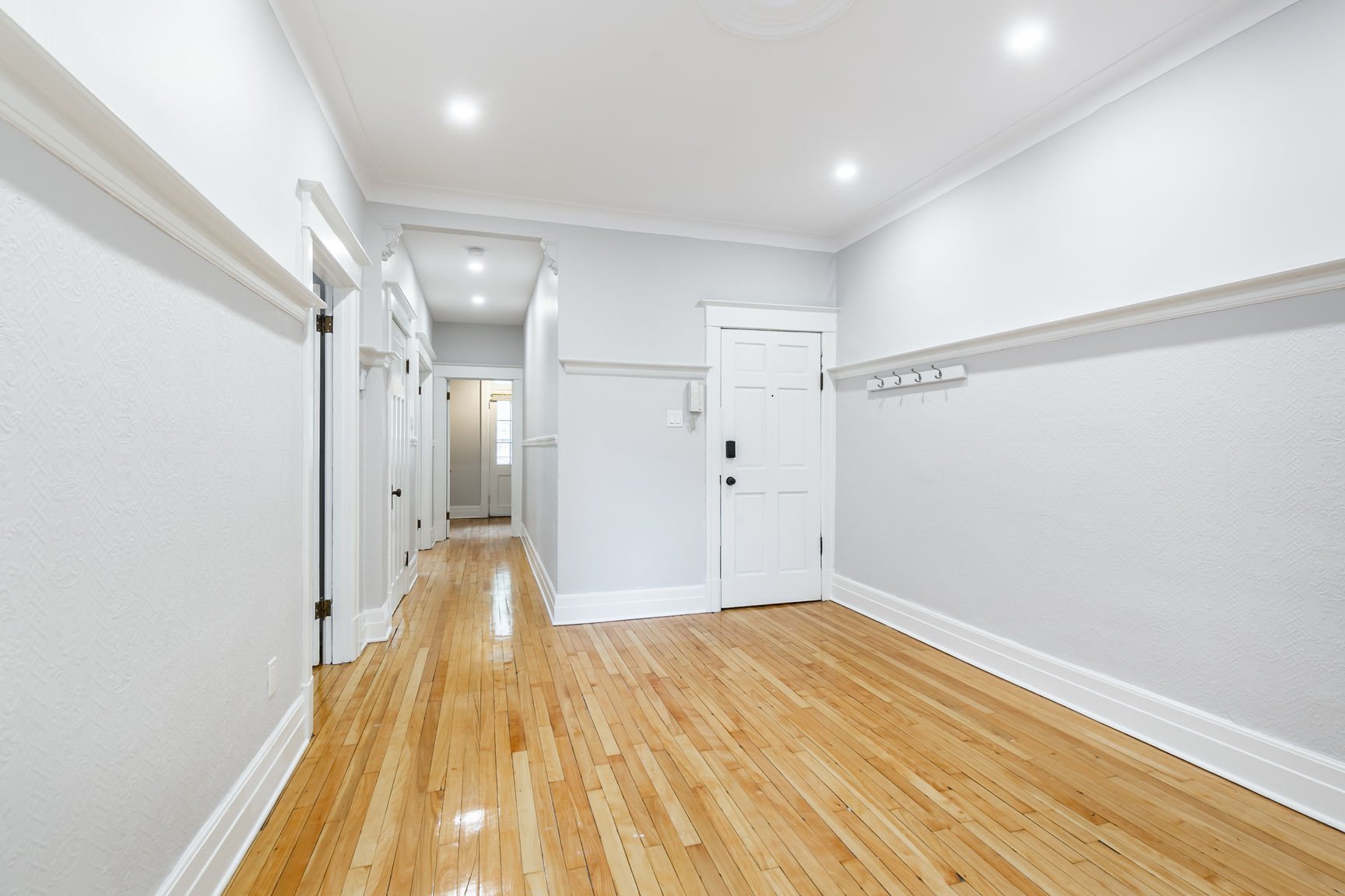 1163 Av. Van Horne — photo 2
