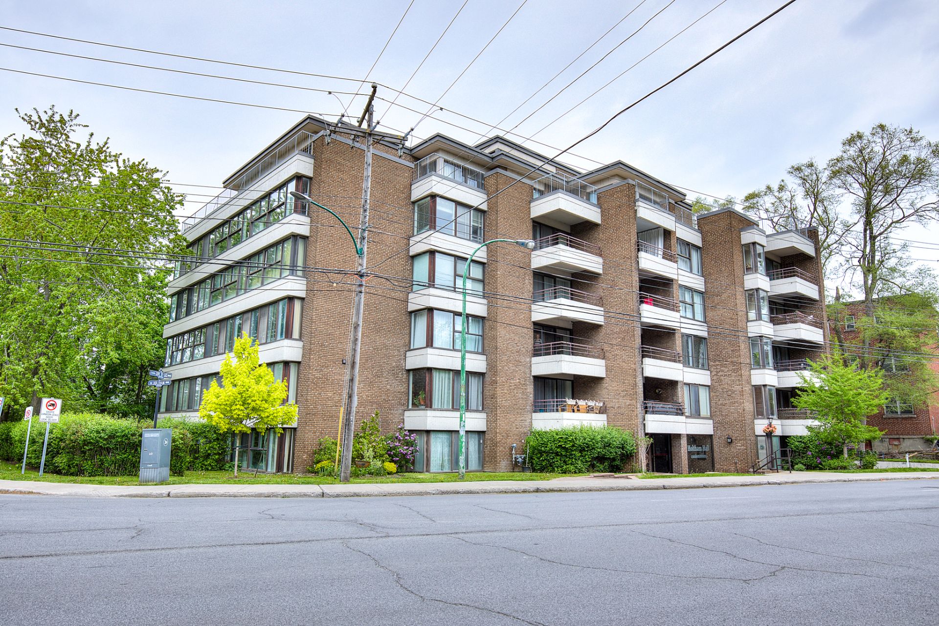 6211 Ch. de la Côte-St-Luc — photo 1