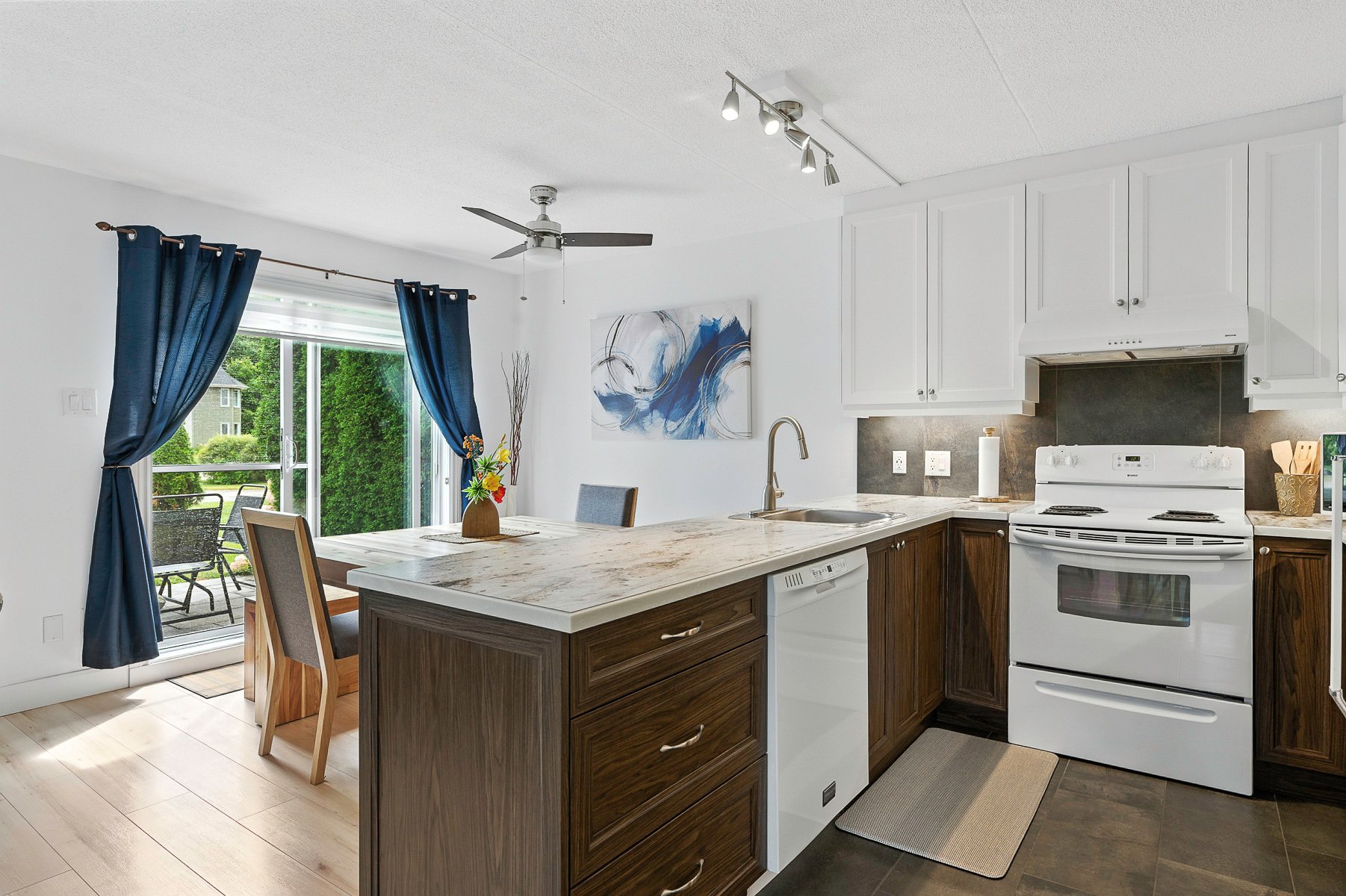 807 Ch. des Éperviers — photo 1