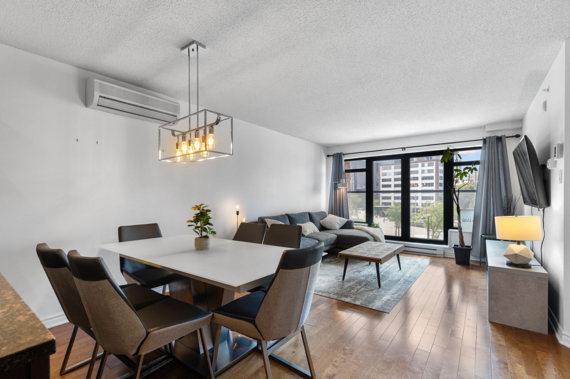 450 Rue St-Antoine E. — photo 1