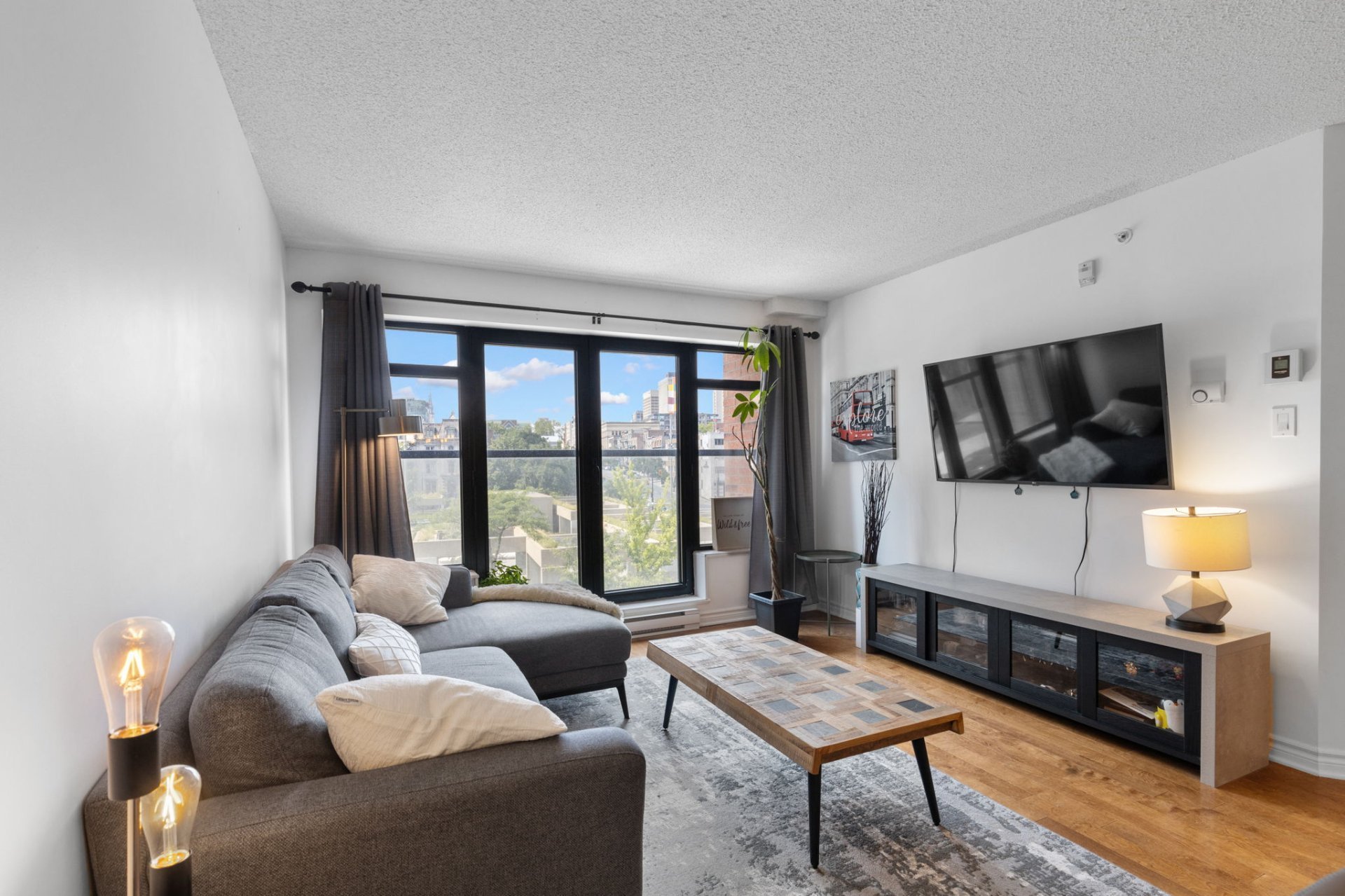 450 Rue St-Antoine E. — photo 3