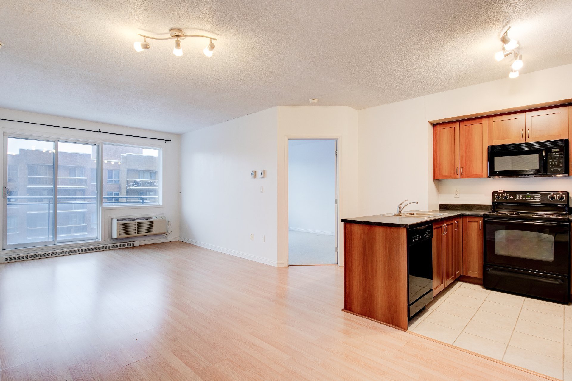 651 Rue de la Montagne — photo 2