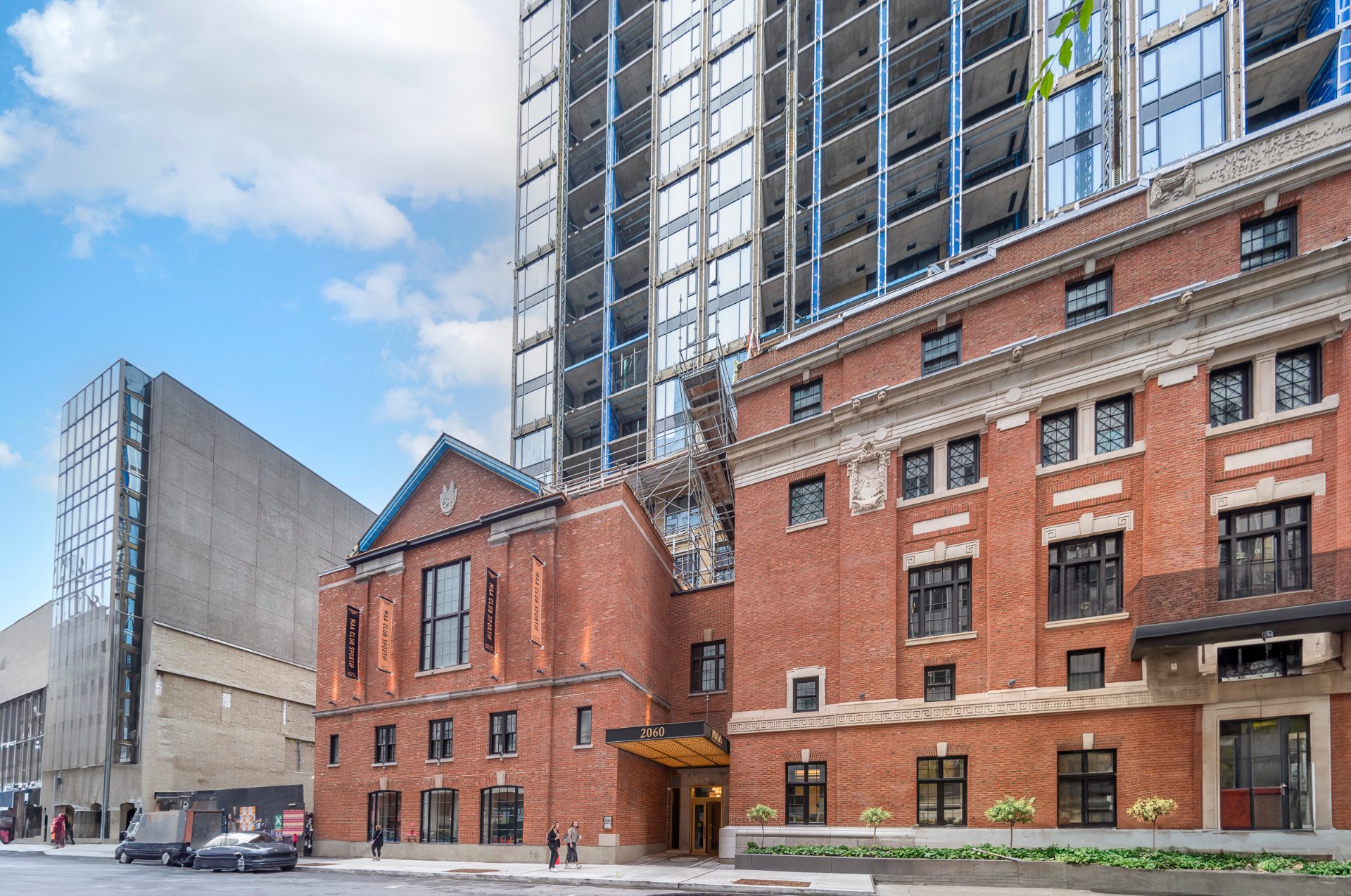 2060 Rue Peel — photo 1
