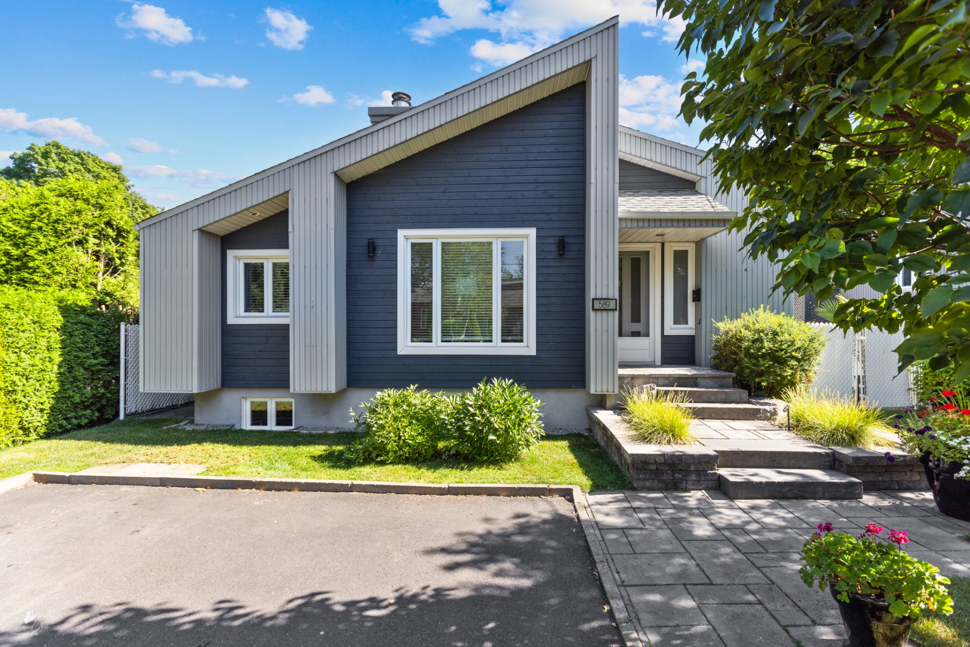 589 Rue Marie-Antoinette