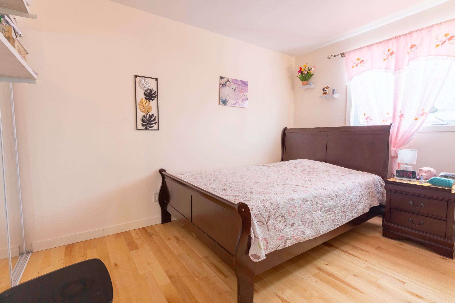 537 Rue Montpetit