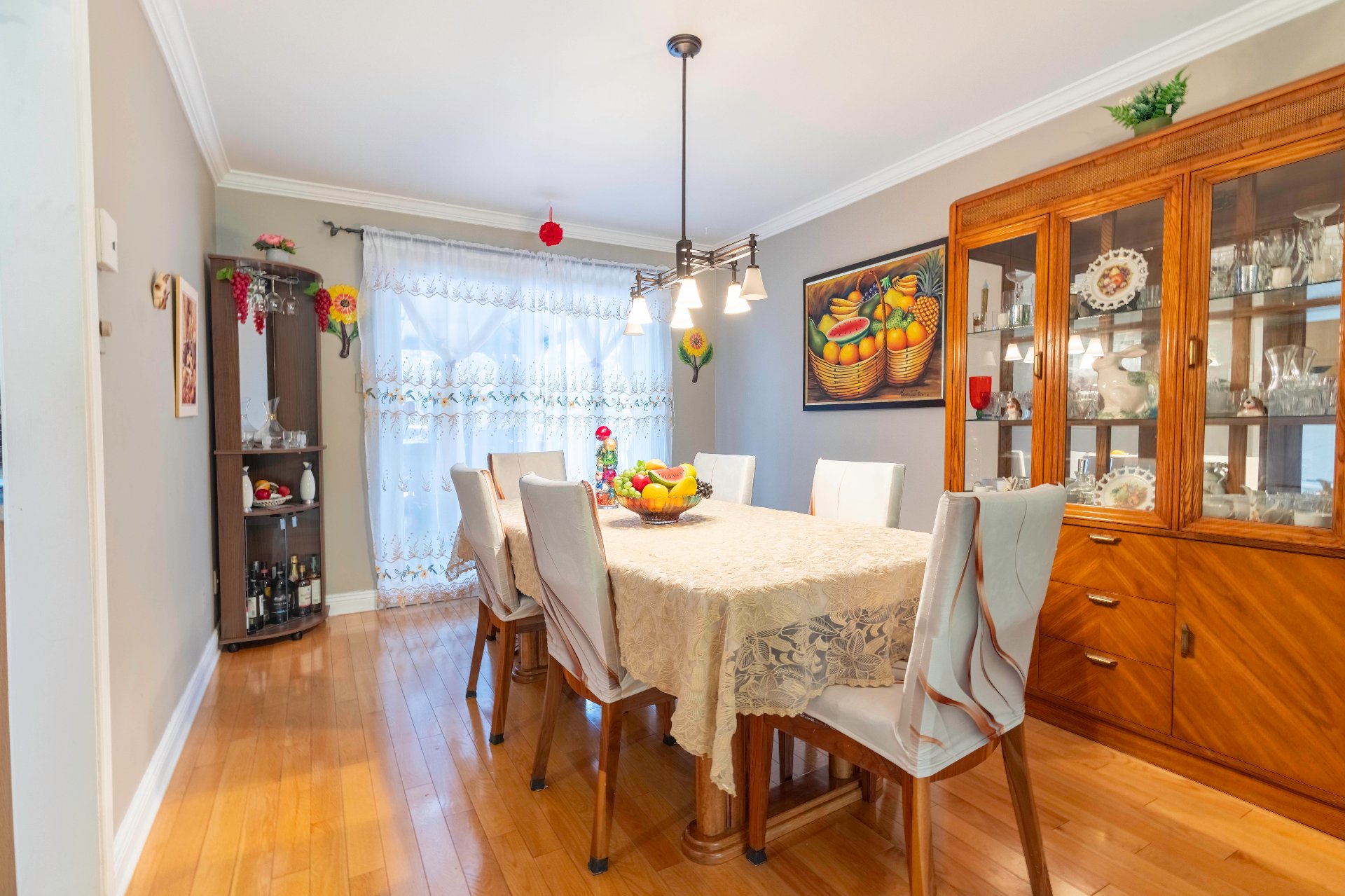 537 Rue Montpetit