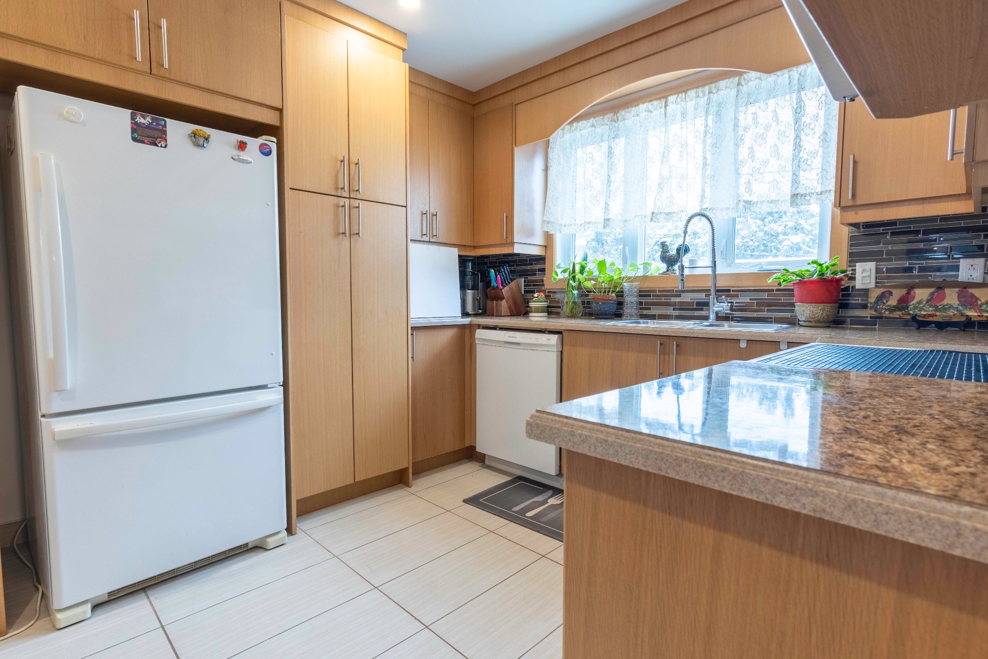 537 Rue Montpetit