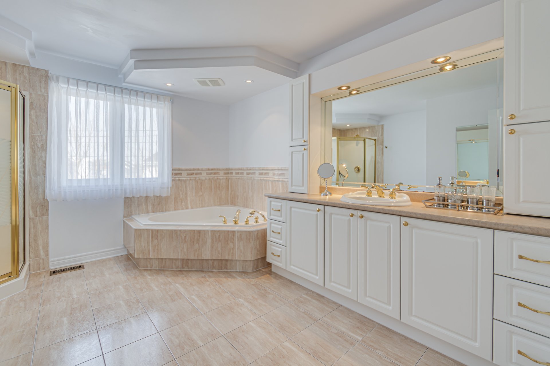 Ensuite bathroom