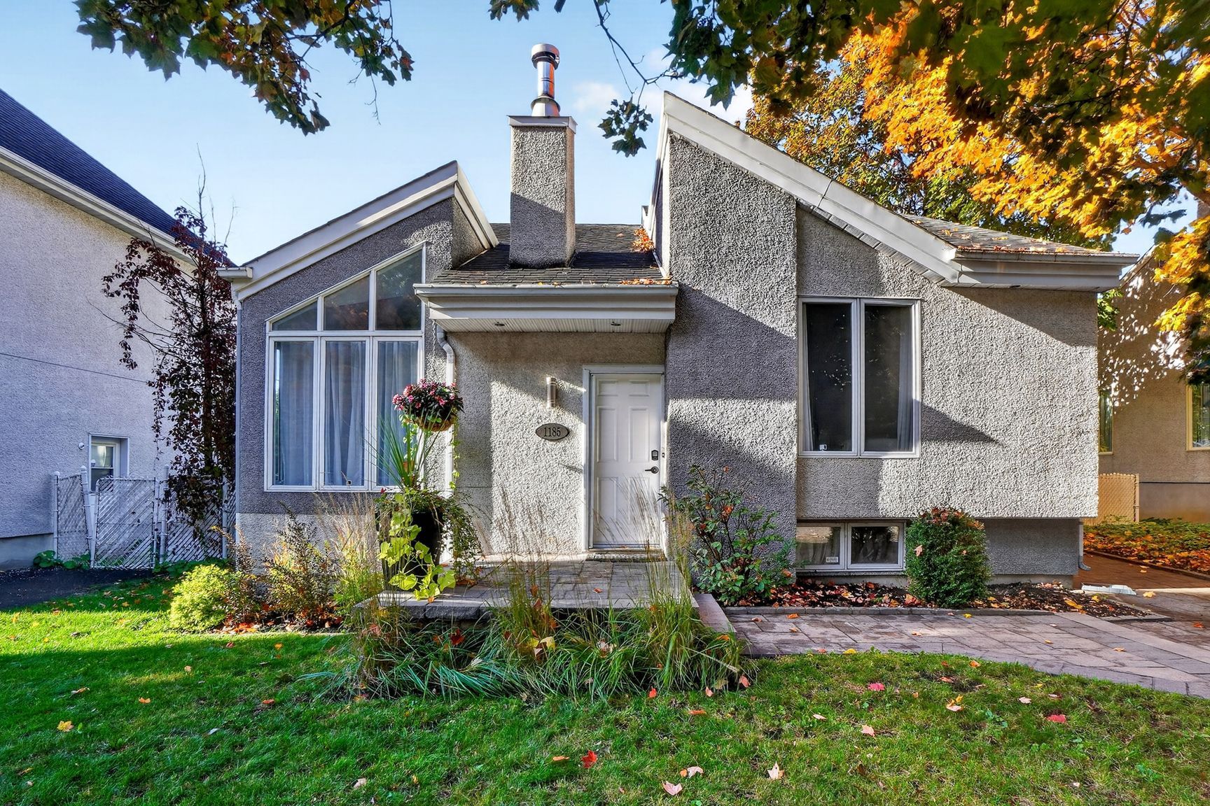 1185 Rue Delacroix