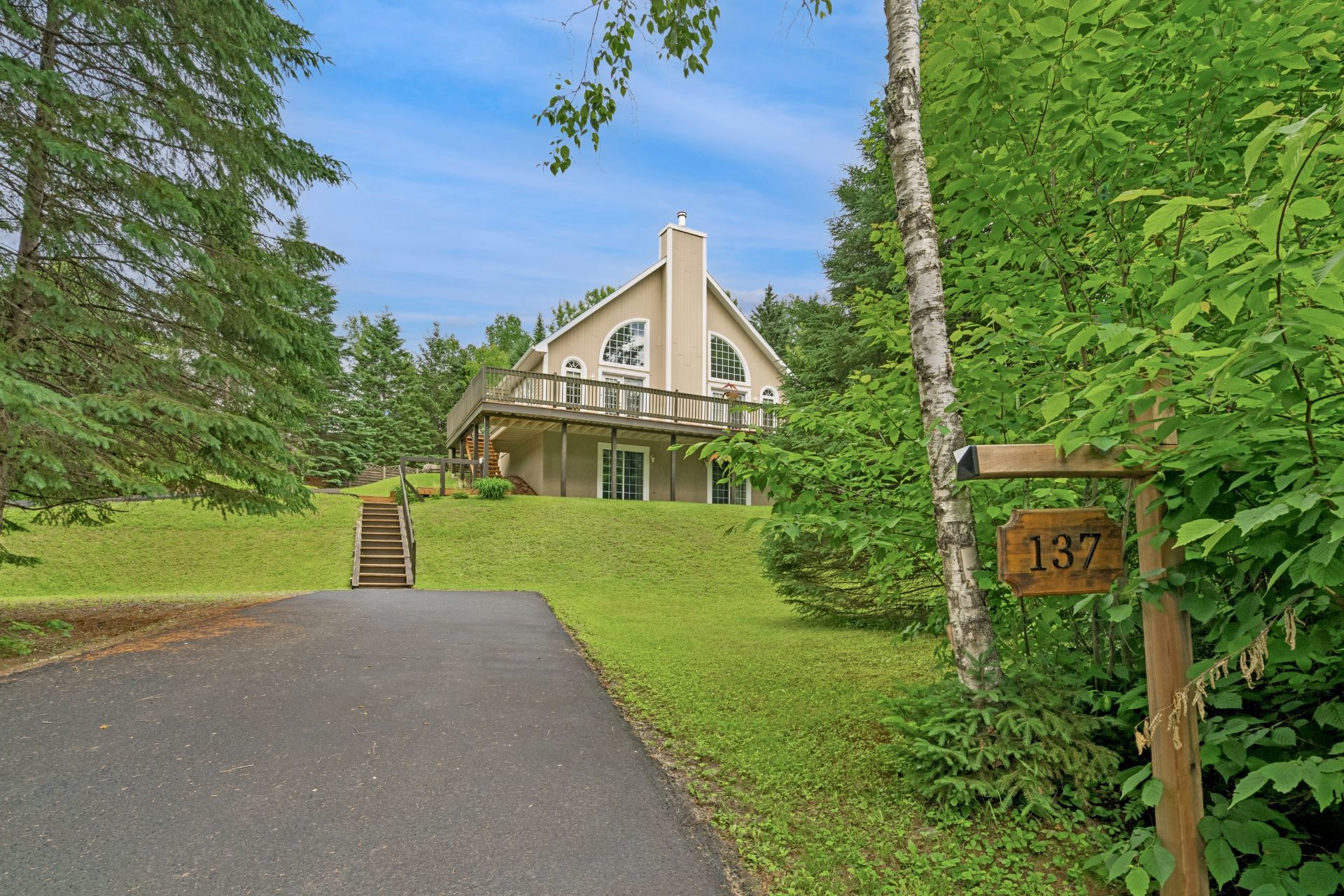 135 Rue du Rapide, Mont-Tremblant, QC, J8E3B4