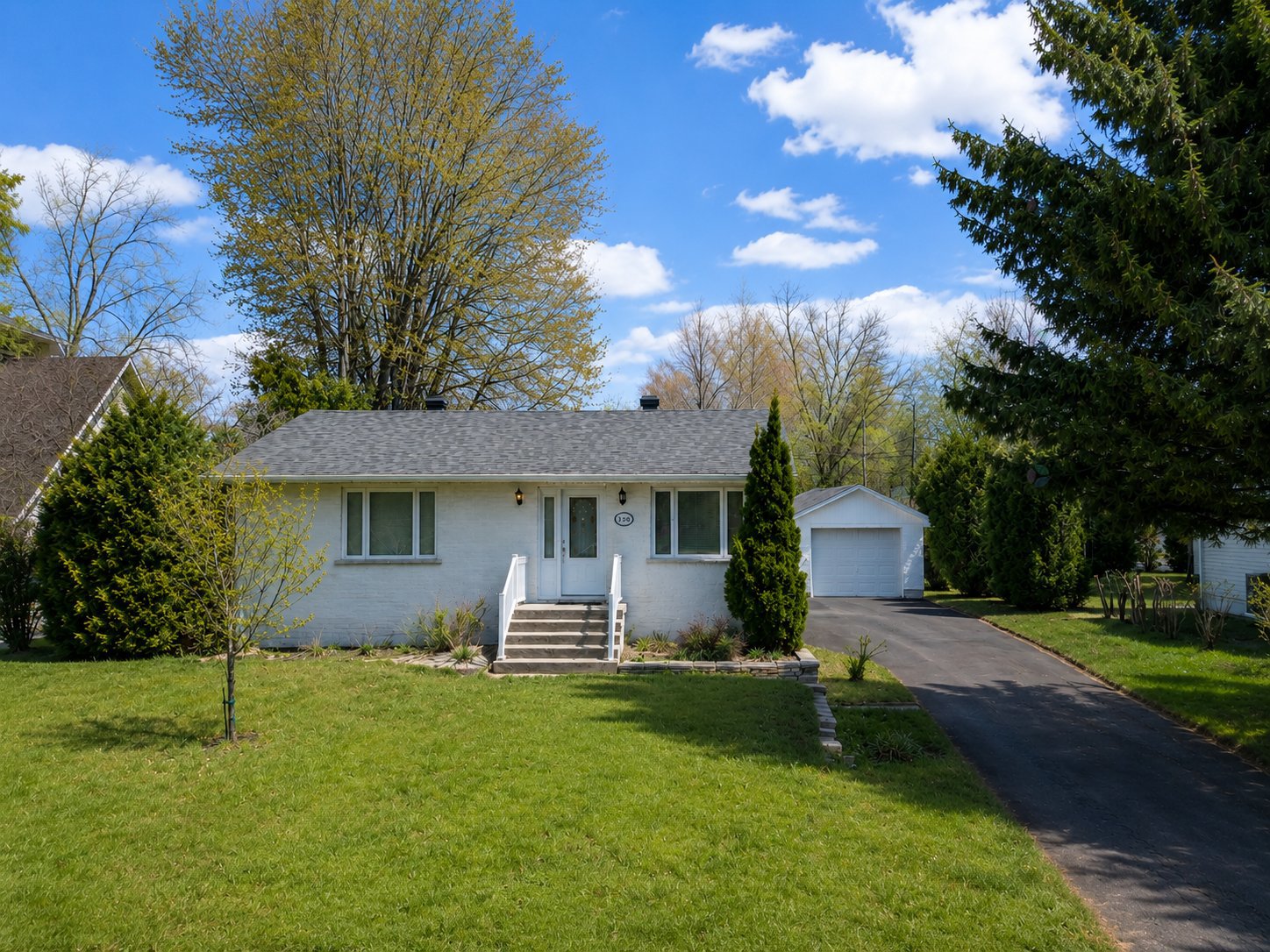 1340 Rue Goyer, Saint-Bruno-de-Montarville, QC, J3V3Z3