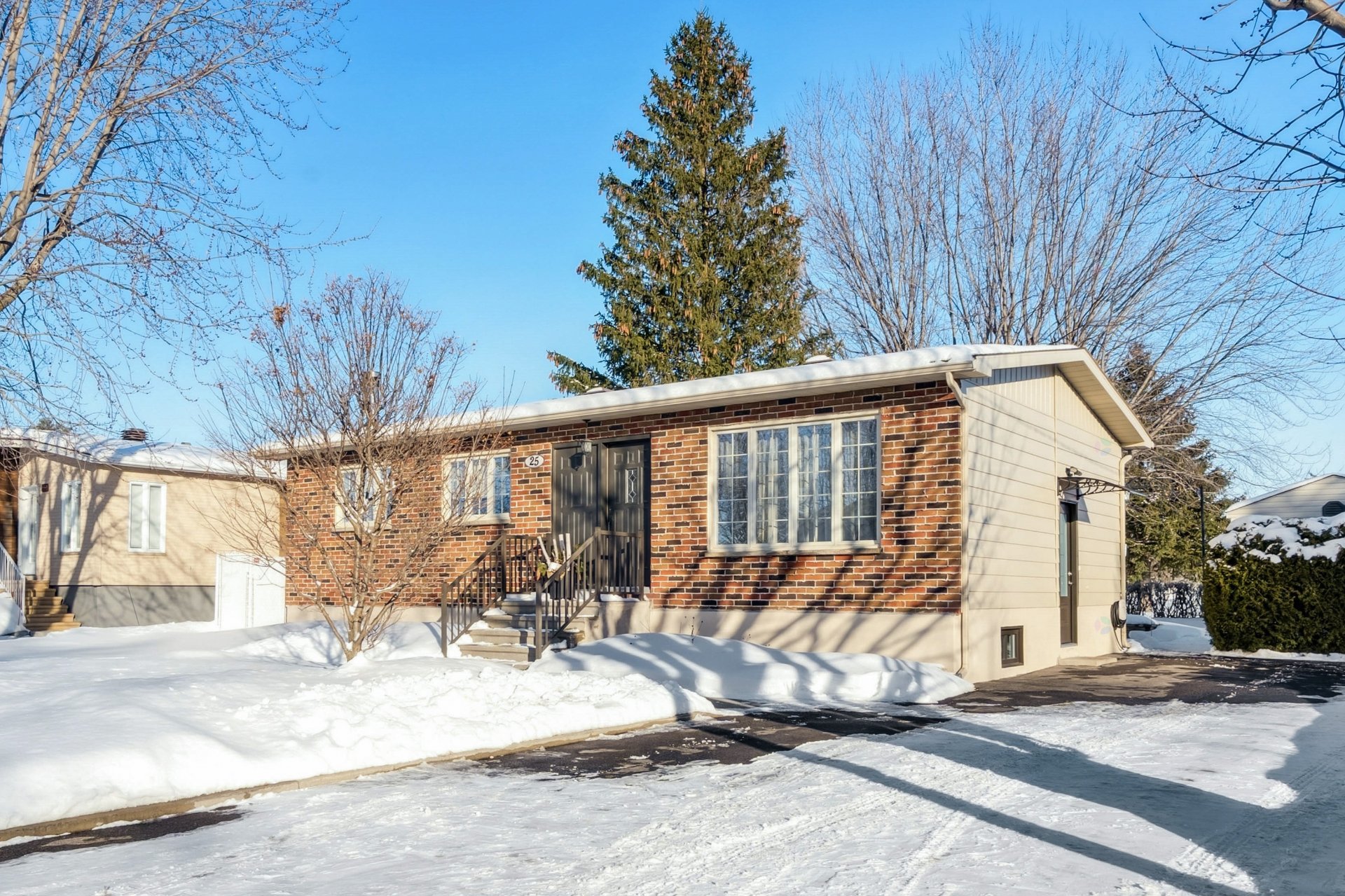 25 Rue Perron, Saint-Constant, QC, J5A1H2