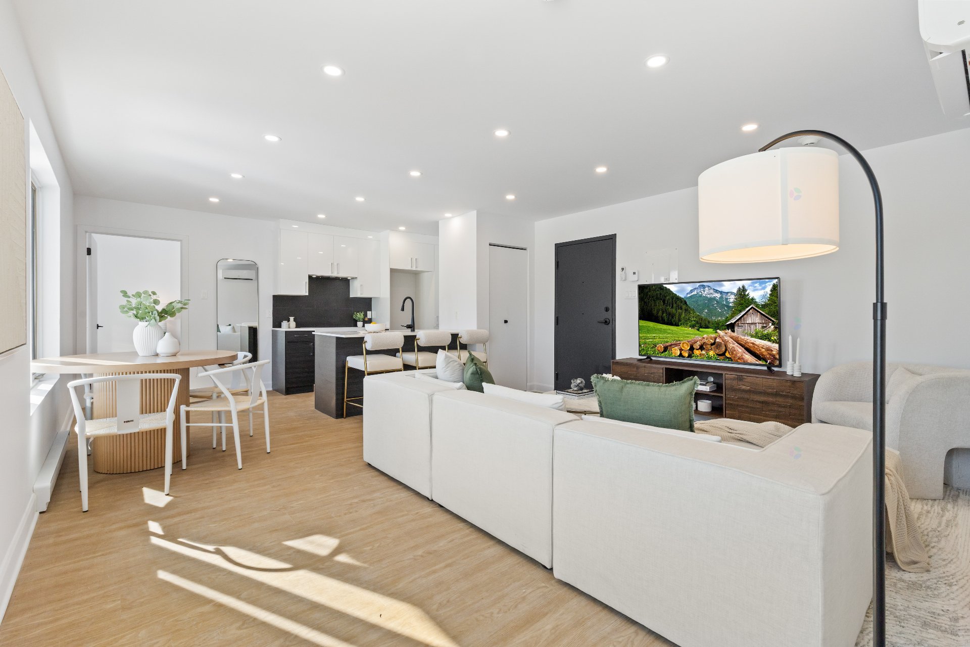 11 Boul. D'Anjou #204, Châteauguay, QC, J6J2P6