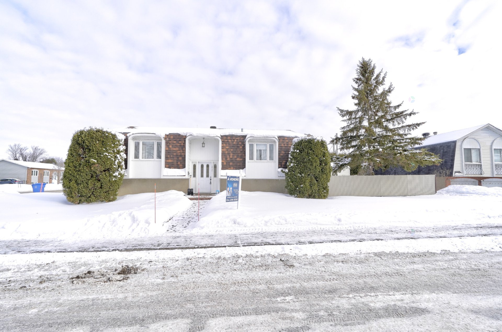 5930 Rue Bretagne, Brossard, QC, J4Z1X9