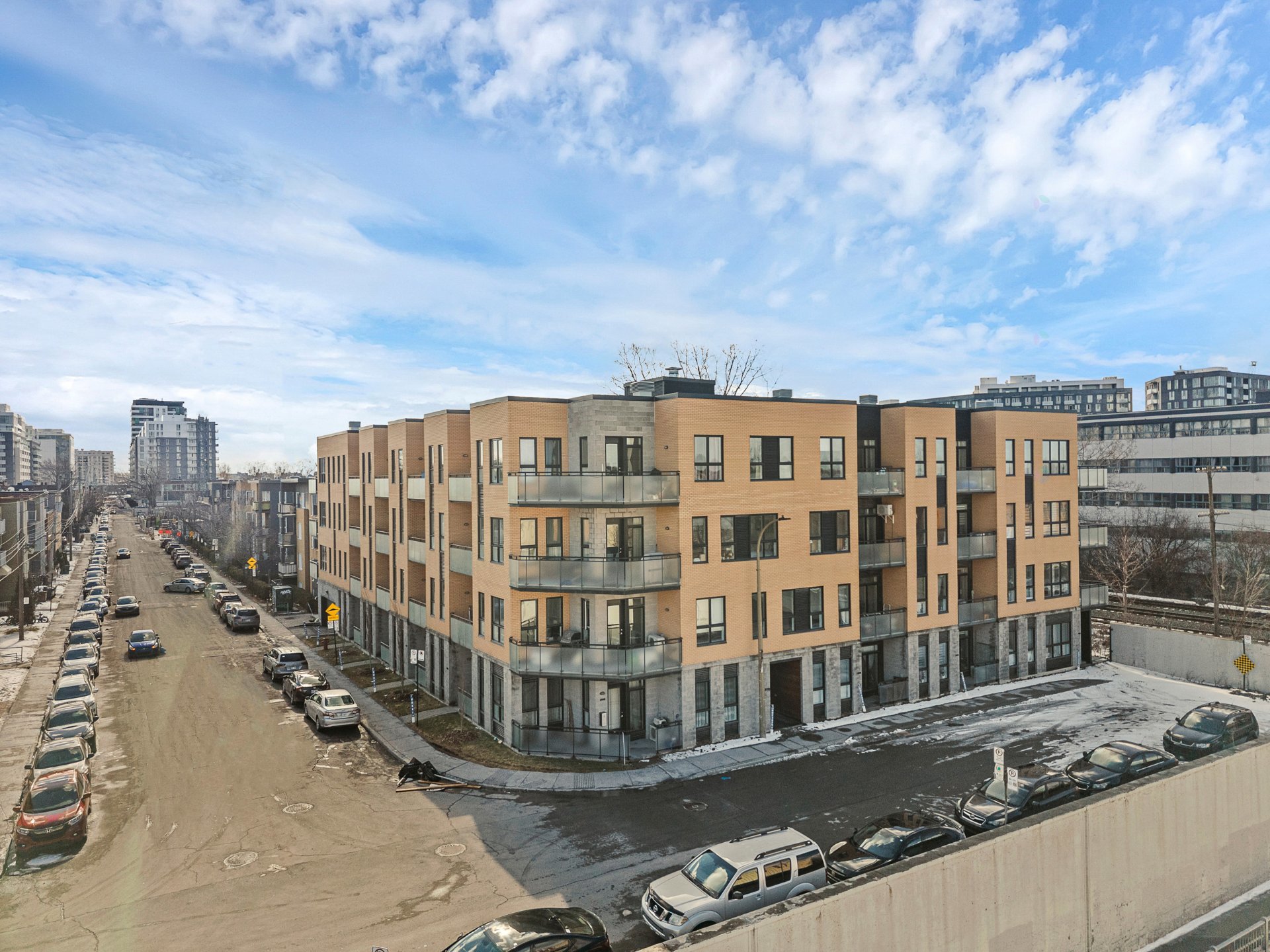 6970 Av. Victoria #302, Montréal (Côte-des-Neiges/Notre-Dame-de-Grâce), QC, H3W0A6