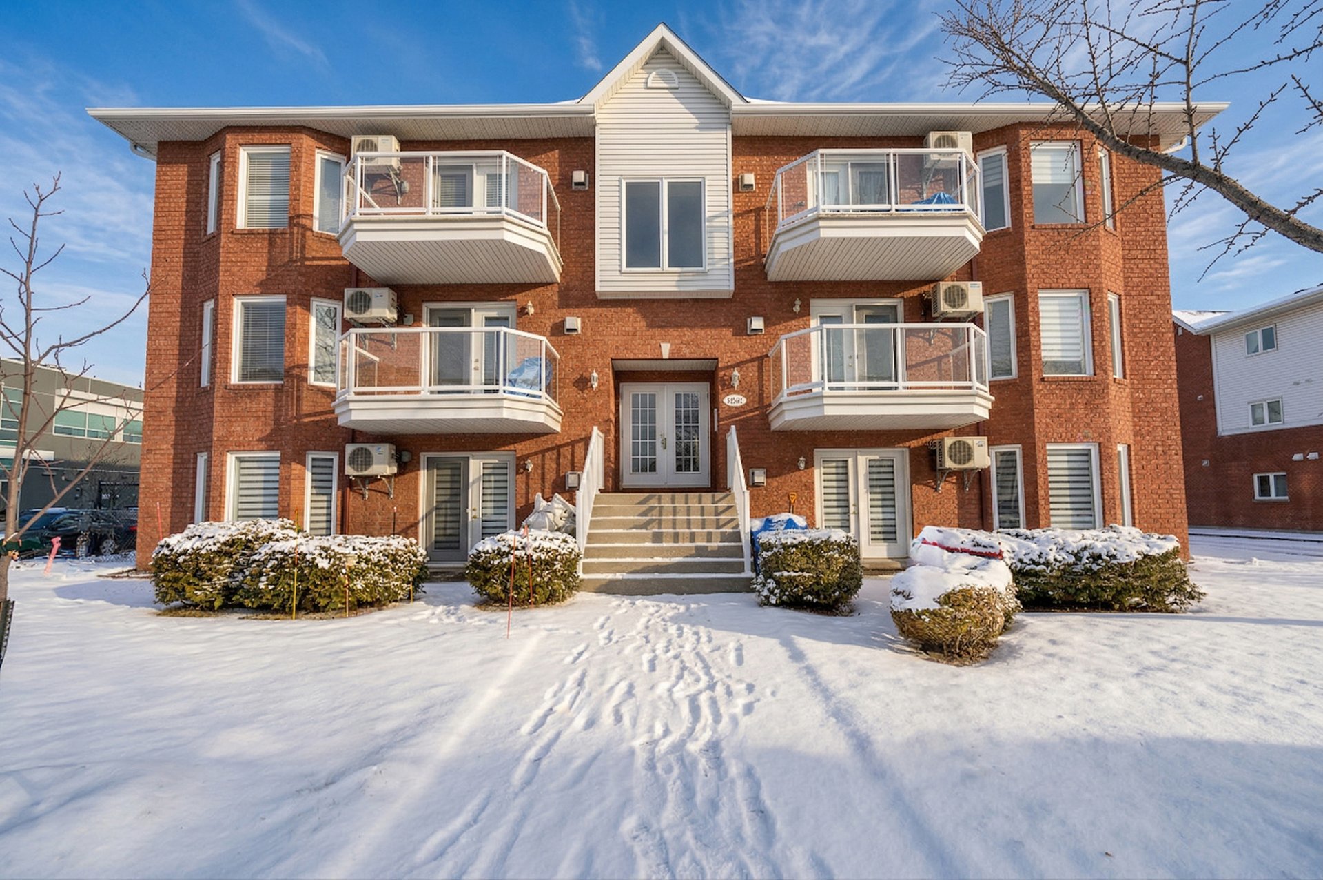 2600 Boul. Jacques-Marcil #204, Longueuil (Saint-Hubert), QC, J3Y9A3