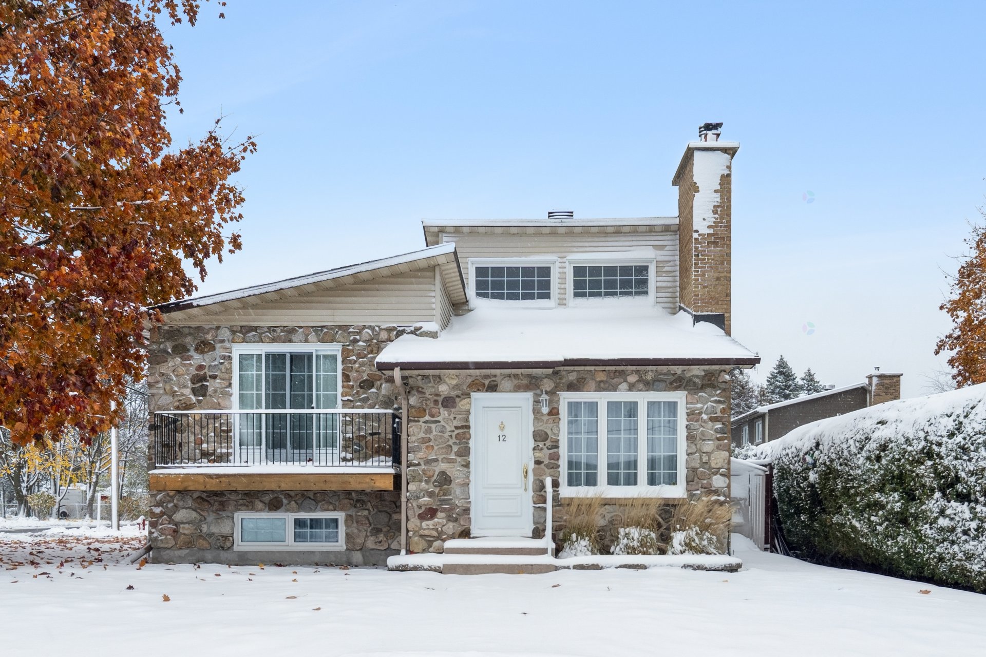 12 Rue Kataracui, Pointe-des-Cascades, QC, J0P1M0