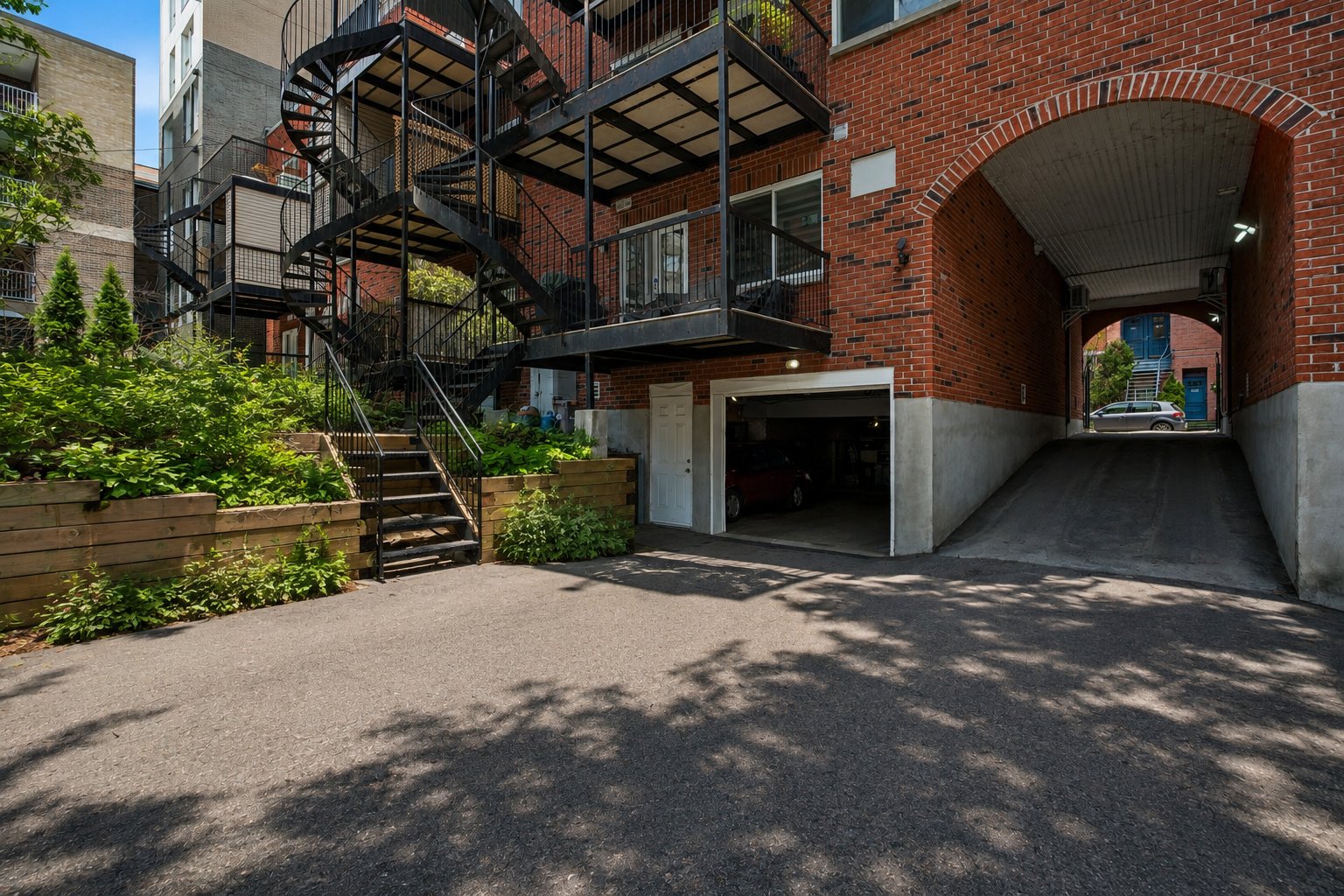 Garage – 1256, Rue Ste-Élisabeth, apt. 1
