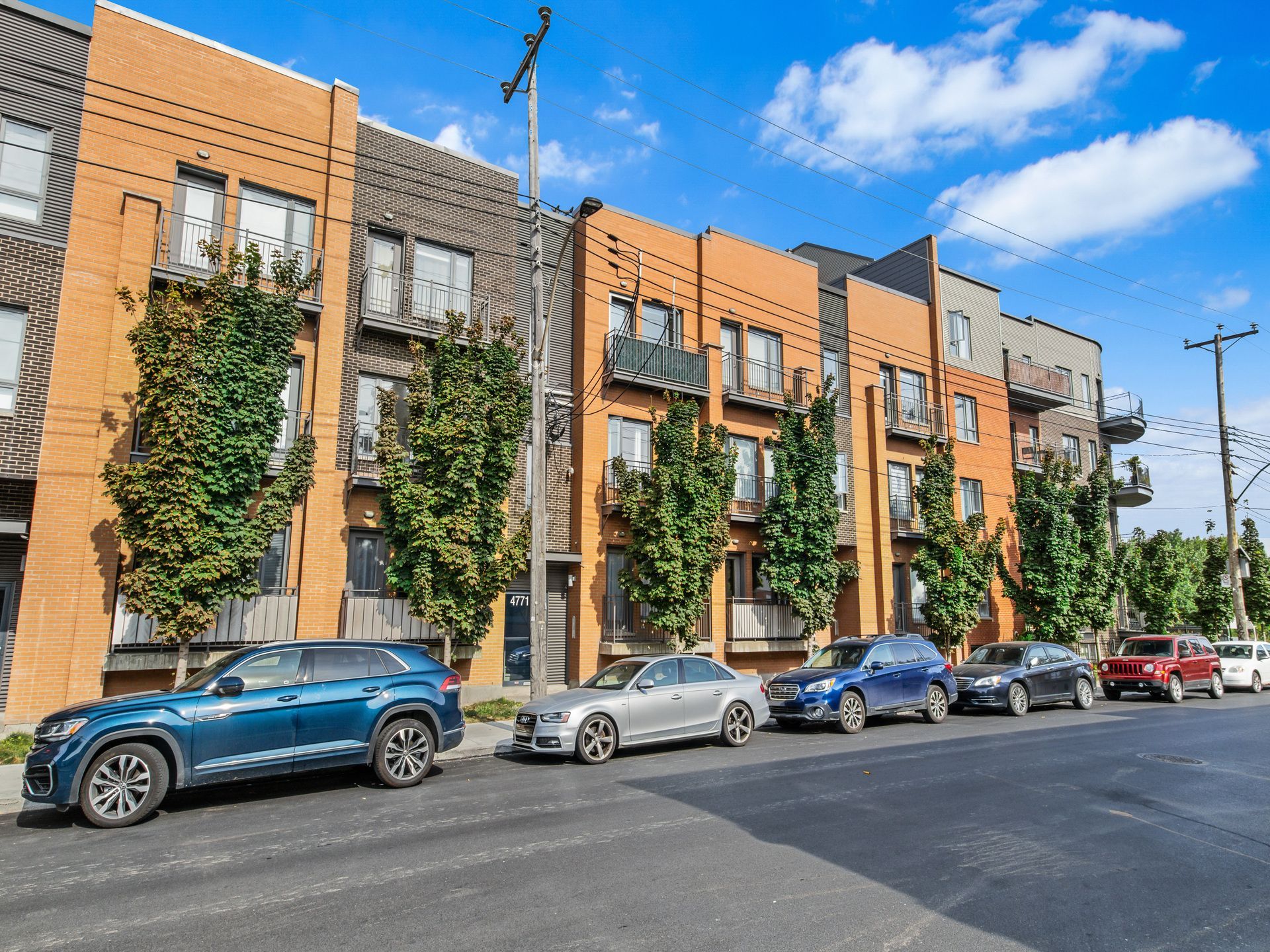 Frontage – 4751, Rue St-Ambroise, apt. 104