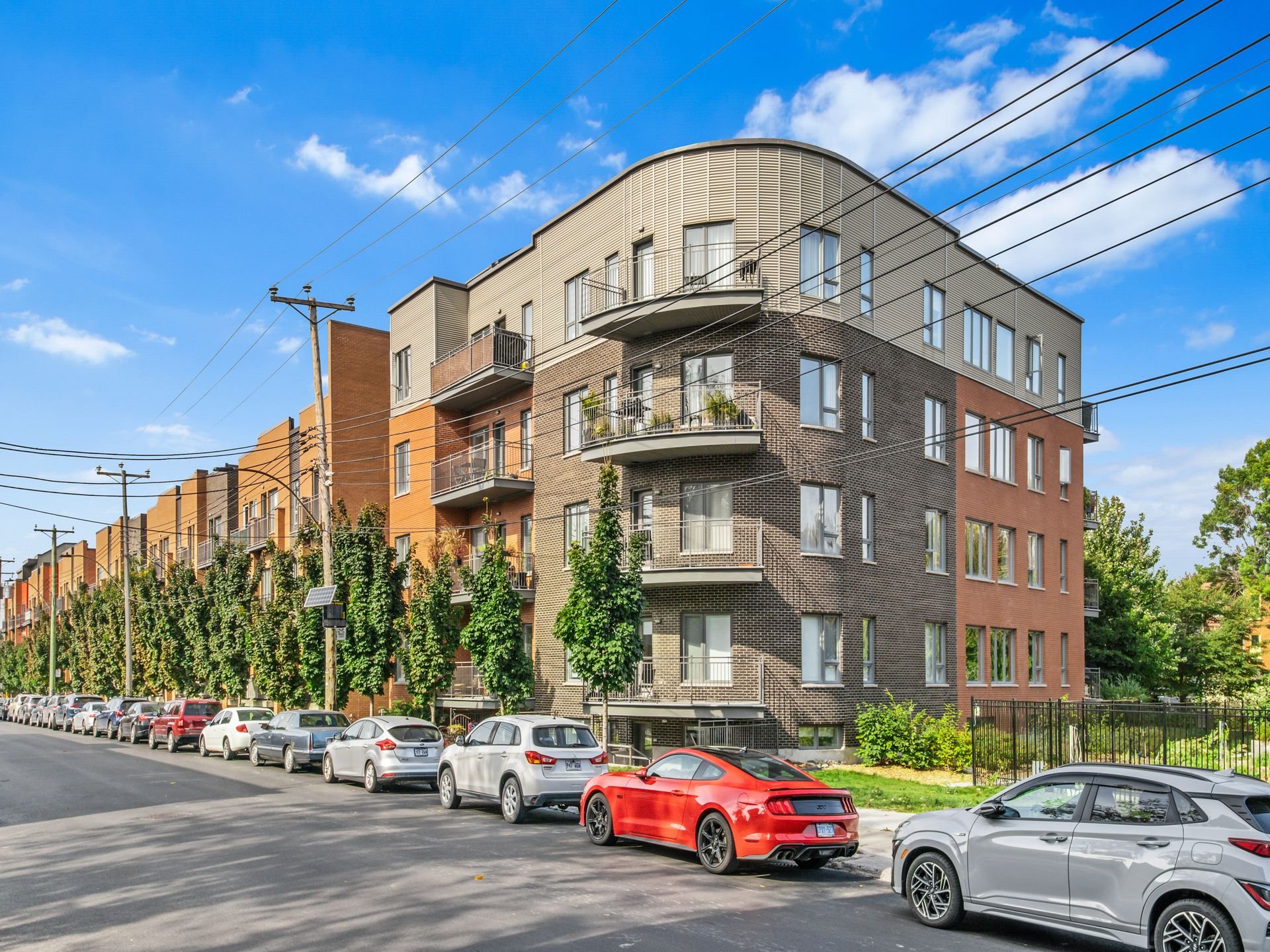 Frontage – 4751, Rue St-Ambroise, apt. 104