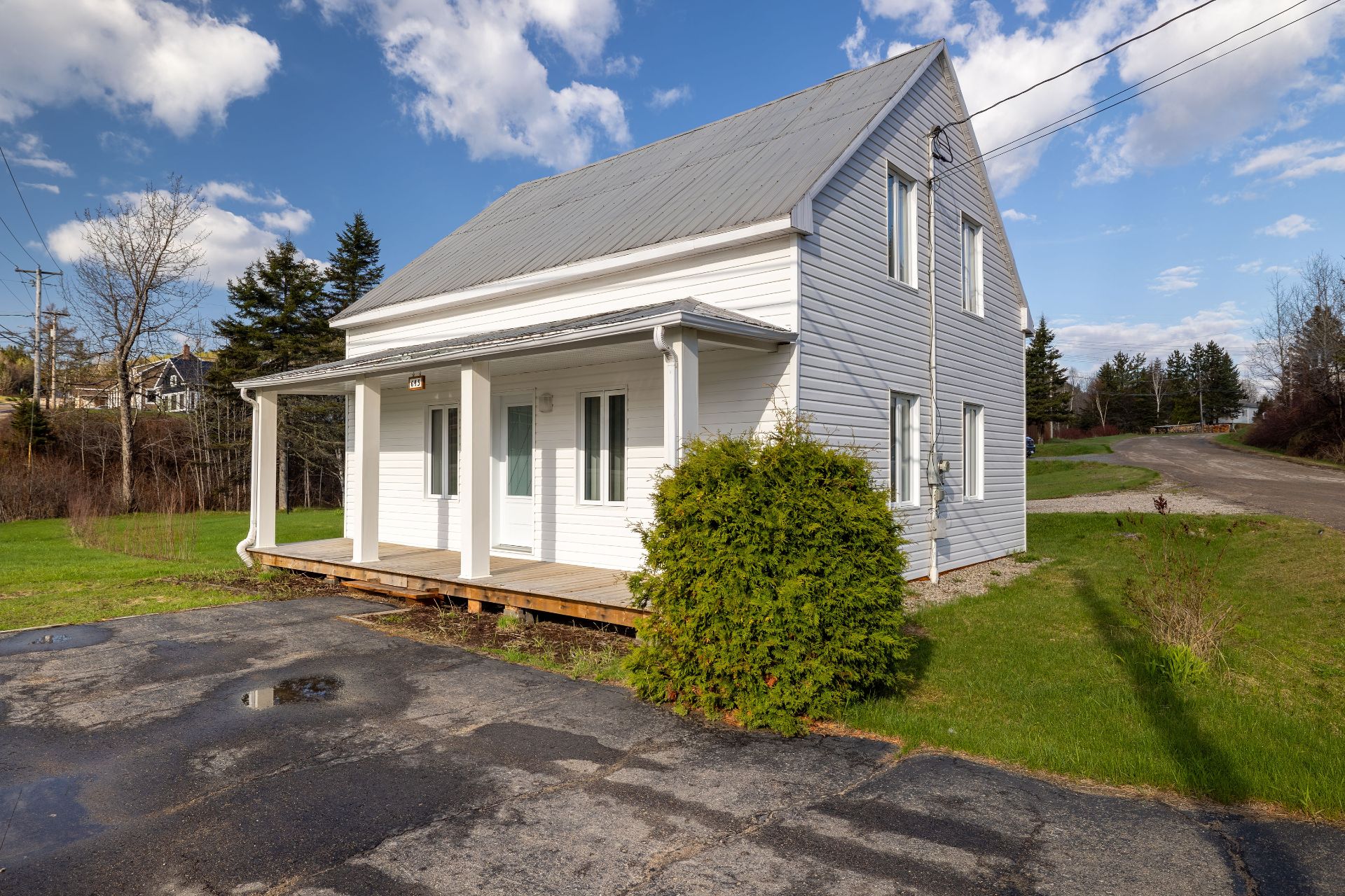 645 Rue Principale, Saint-Siméon, QC, G0T1X0