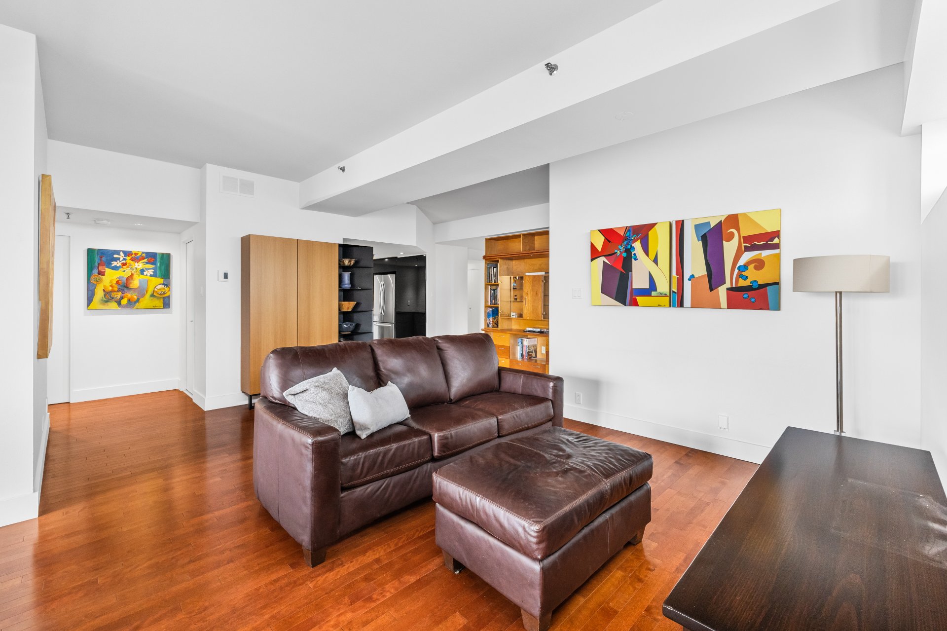 Salon – 1275, Av. Van Horne, app. 48