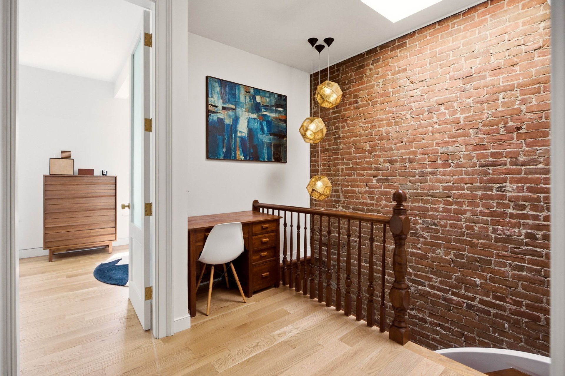 Corridor – 1523, Av. Wrexham