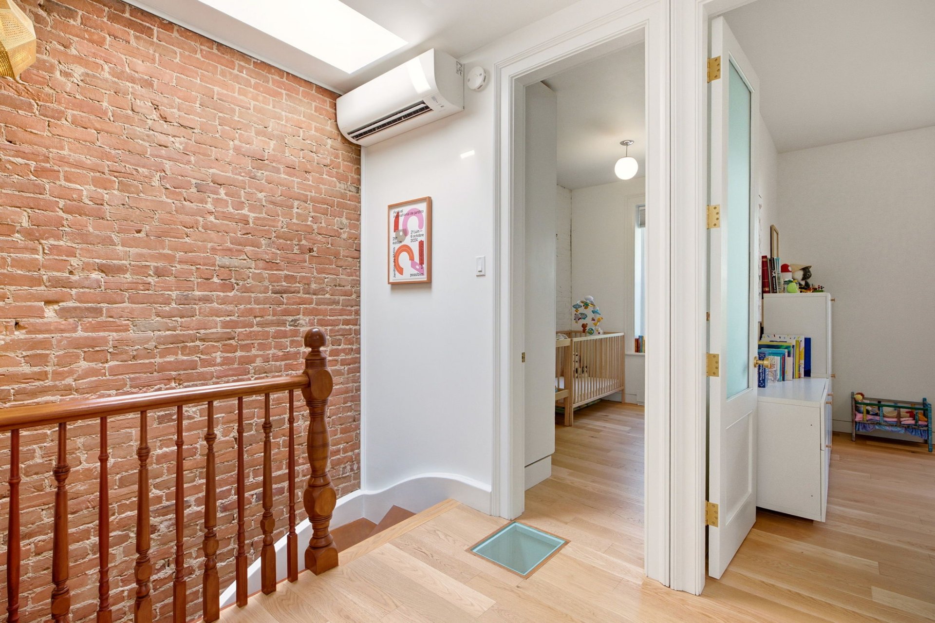 Corridor – 1523, Av. Wrexham