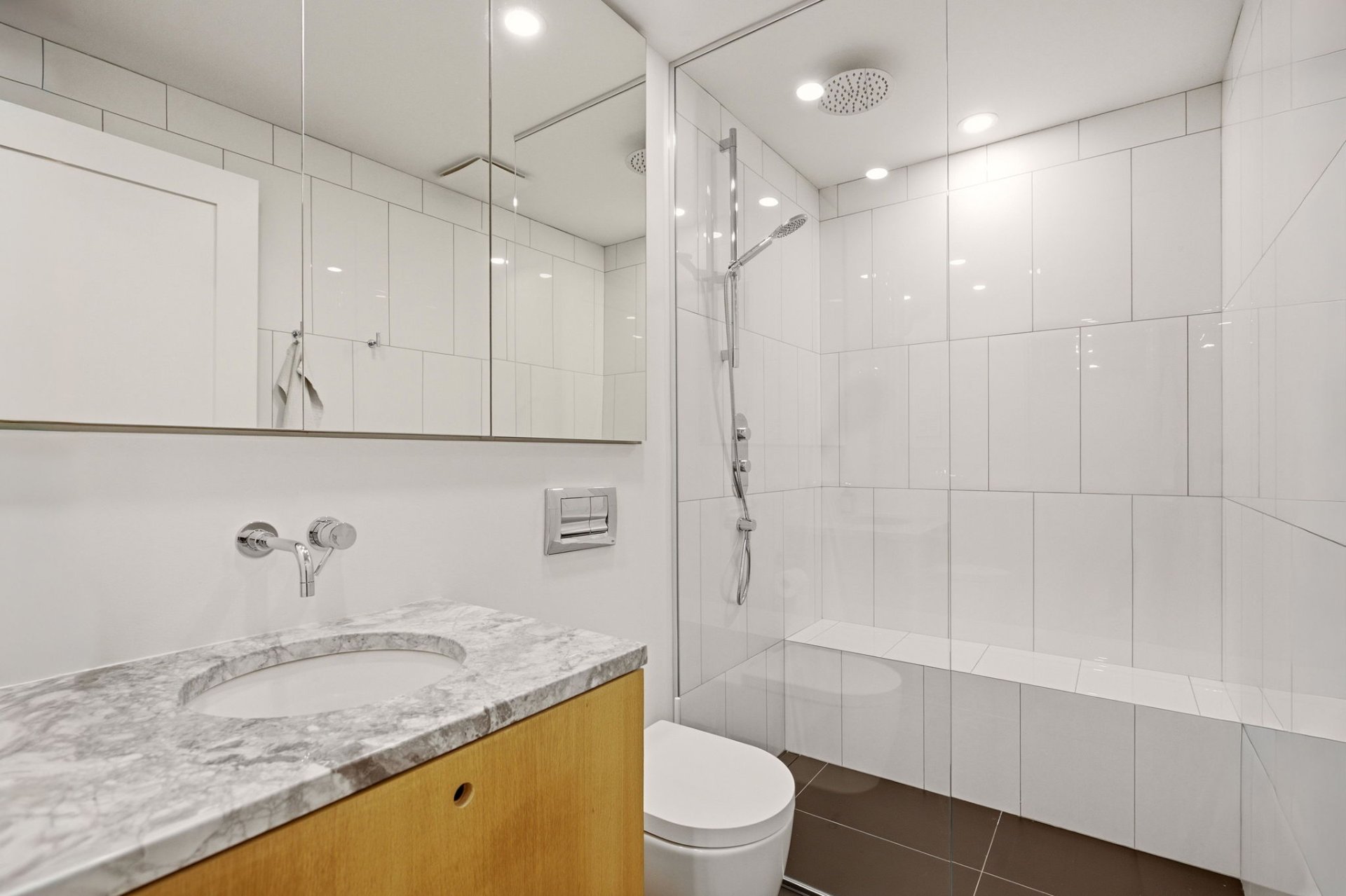 Salle de bains – 1523, Av. Wrexham