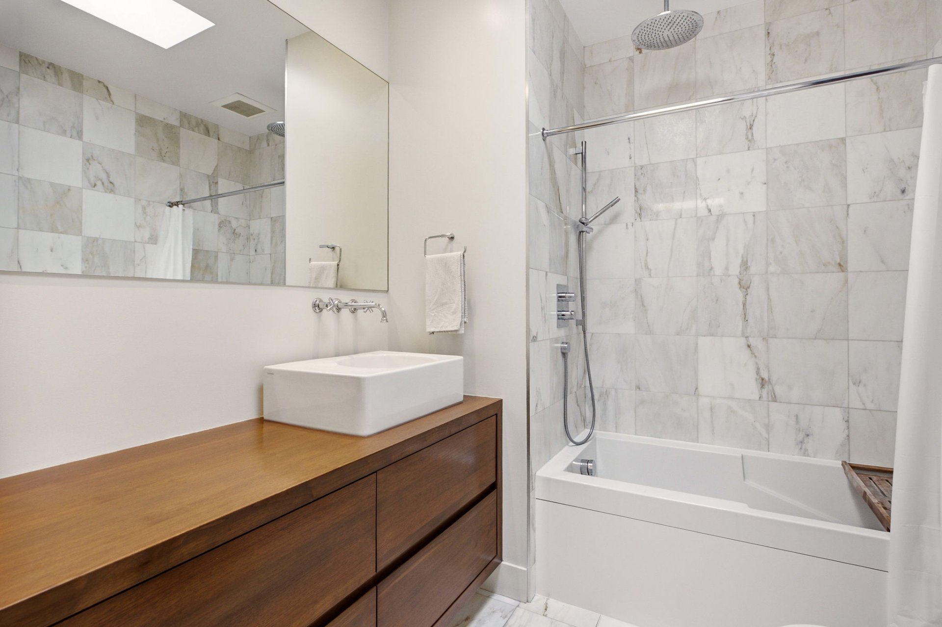 Salle de bains – 1523, Av. Wrexham